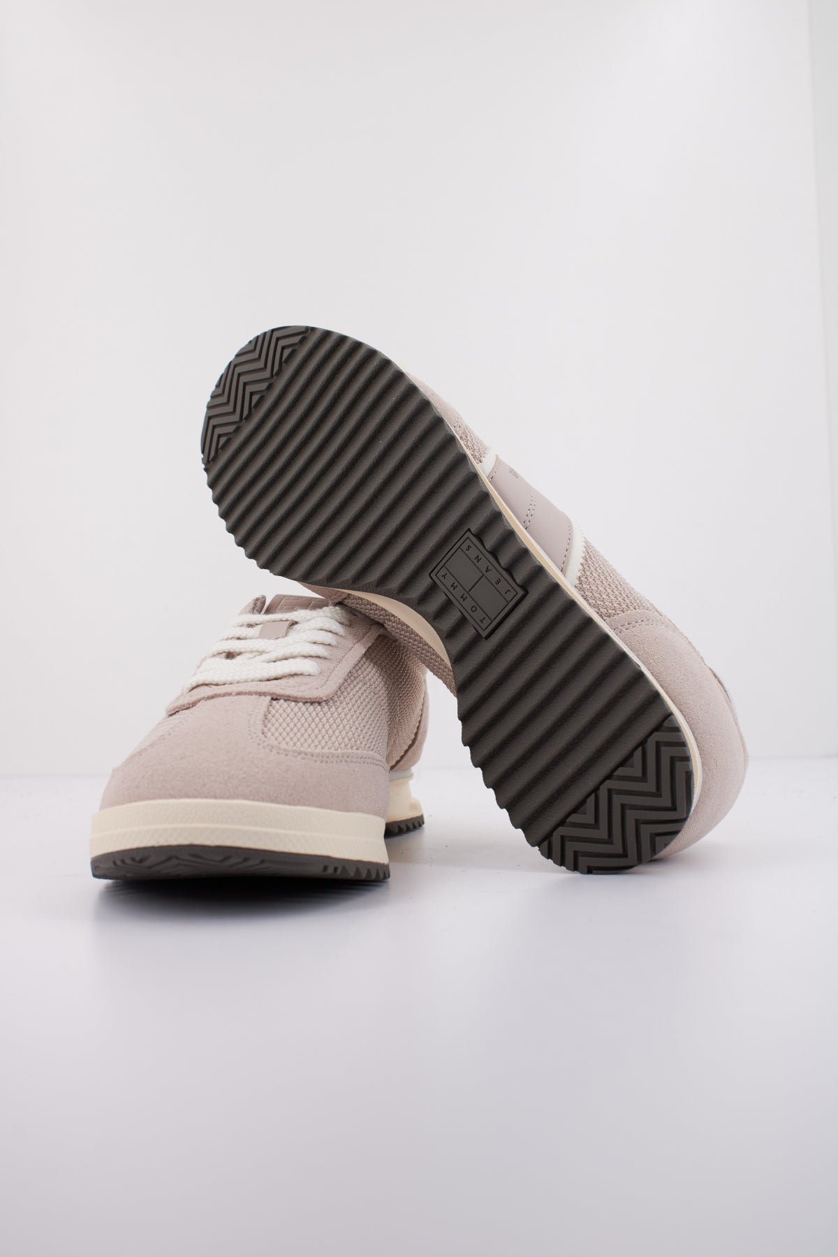 TOMMY JEANS TJW LOW PROFILE RUNNER en color BEIS  (5)