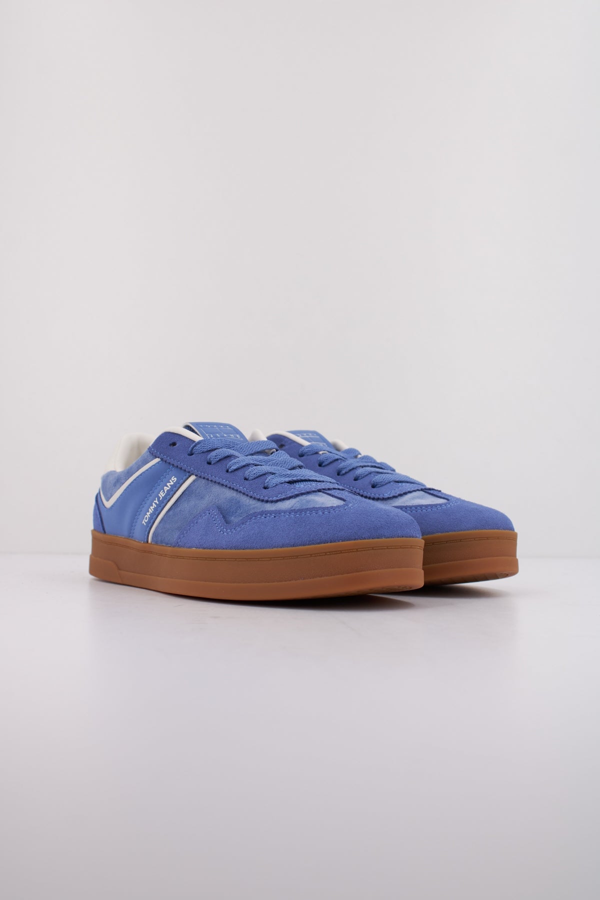 TOMMY JEANS  THE GREENWICH  en color AZUL  (2)