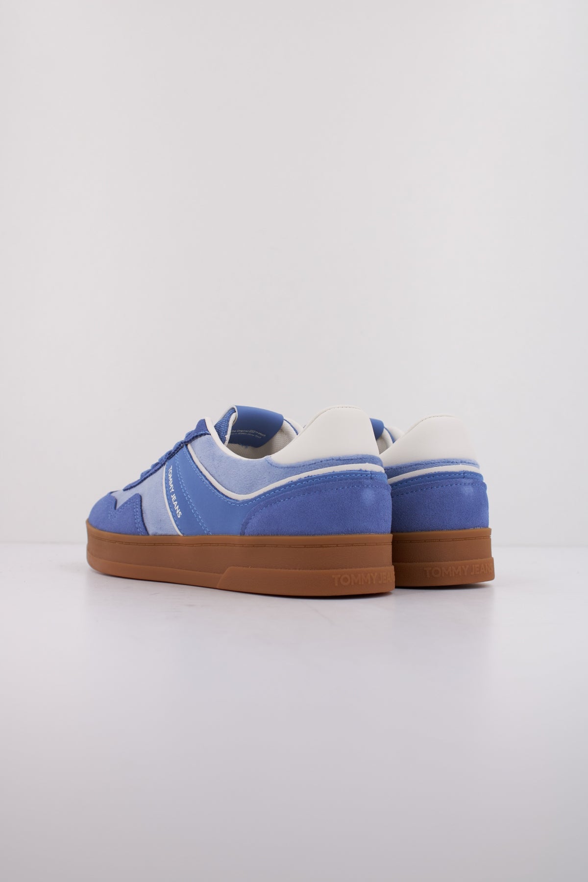 TOMMY JEANS  THE GREENWICH  en color AZUL  (4)