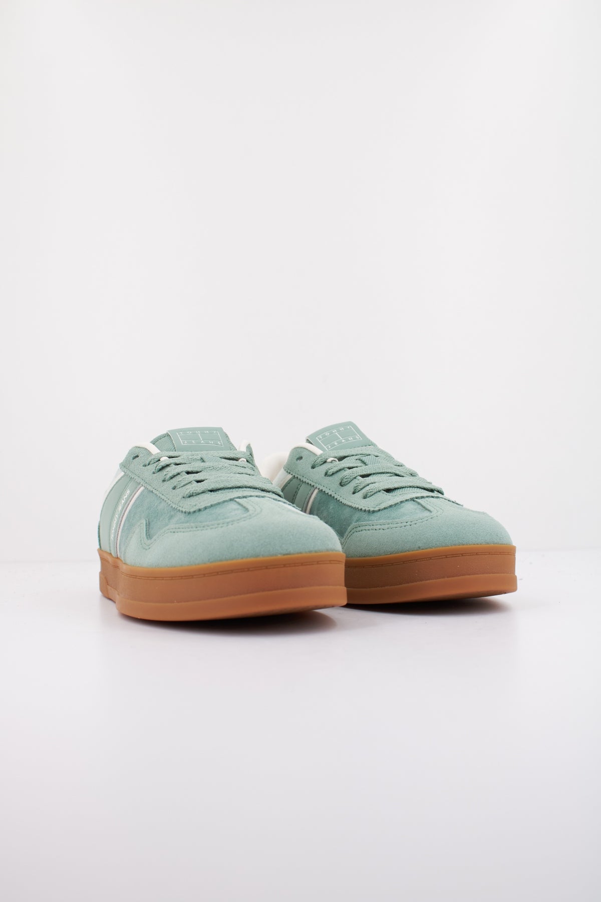 TOMMY JEANS  THE GREENWICH  en color VERDE  (2)