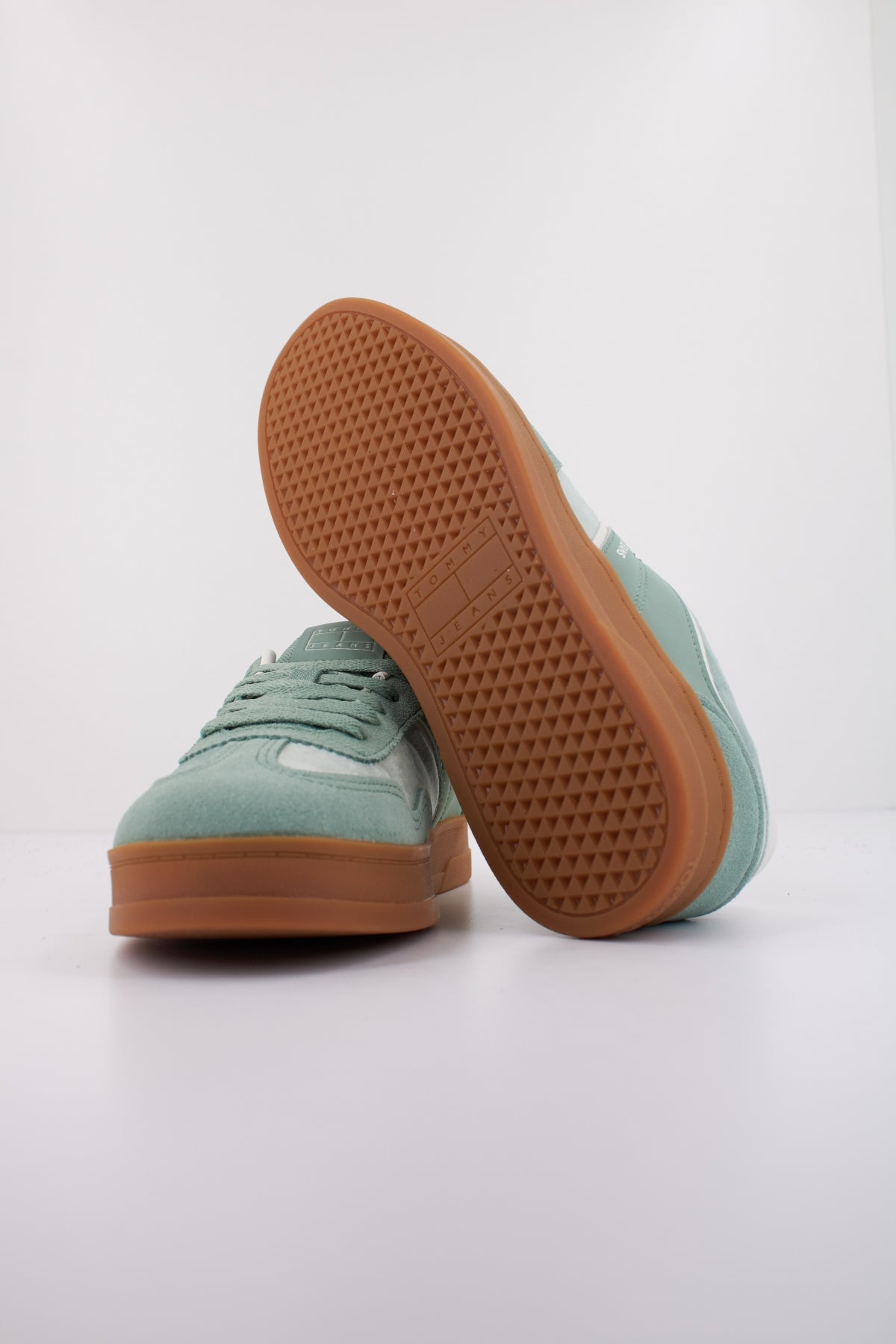 TOMMY JEANS  THE GREENWICH  en color VERDE  (5)