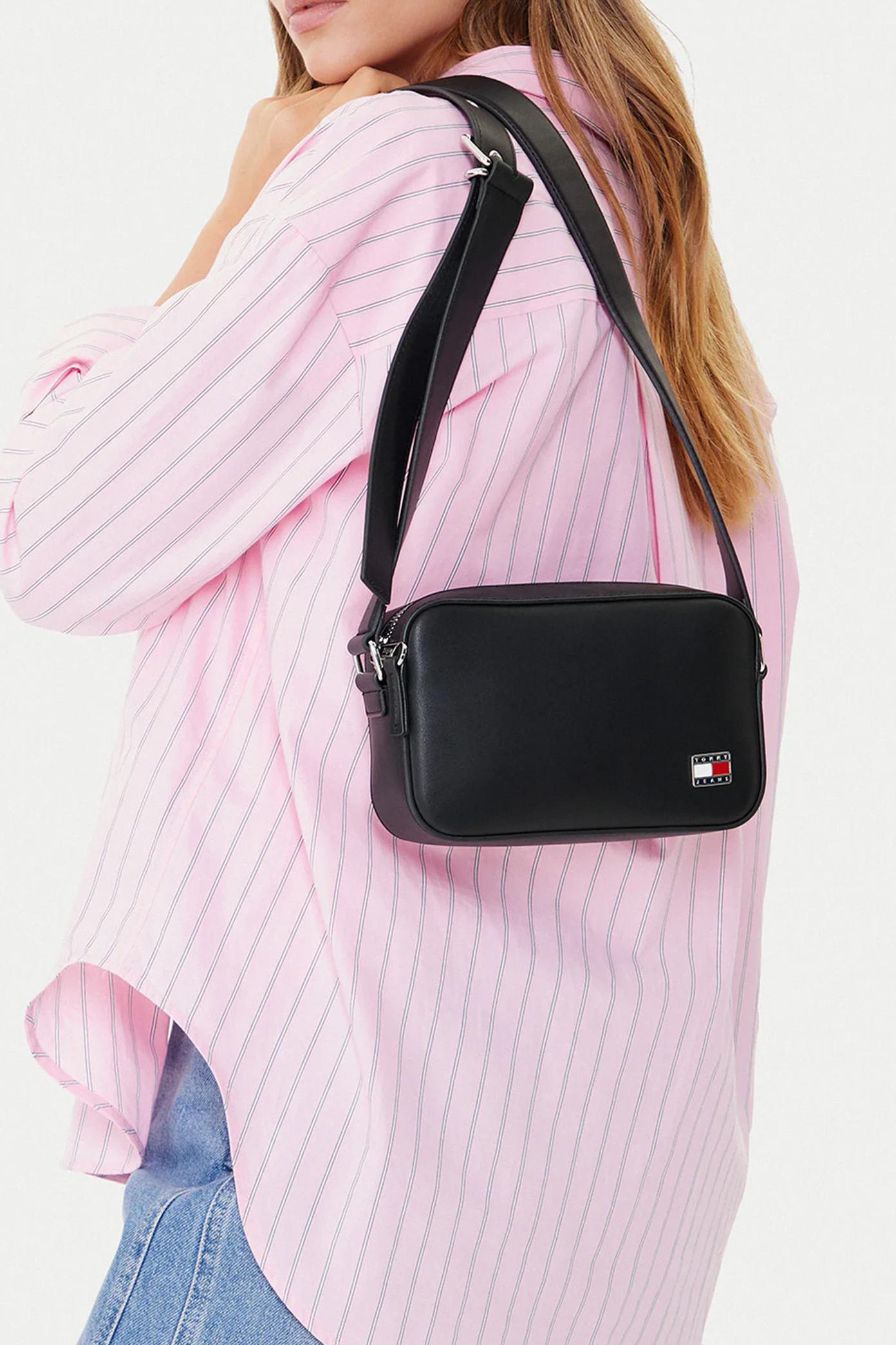 TOMMY JEANS AWAW  en color NEGRO  (1)