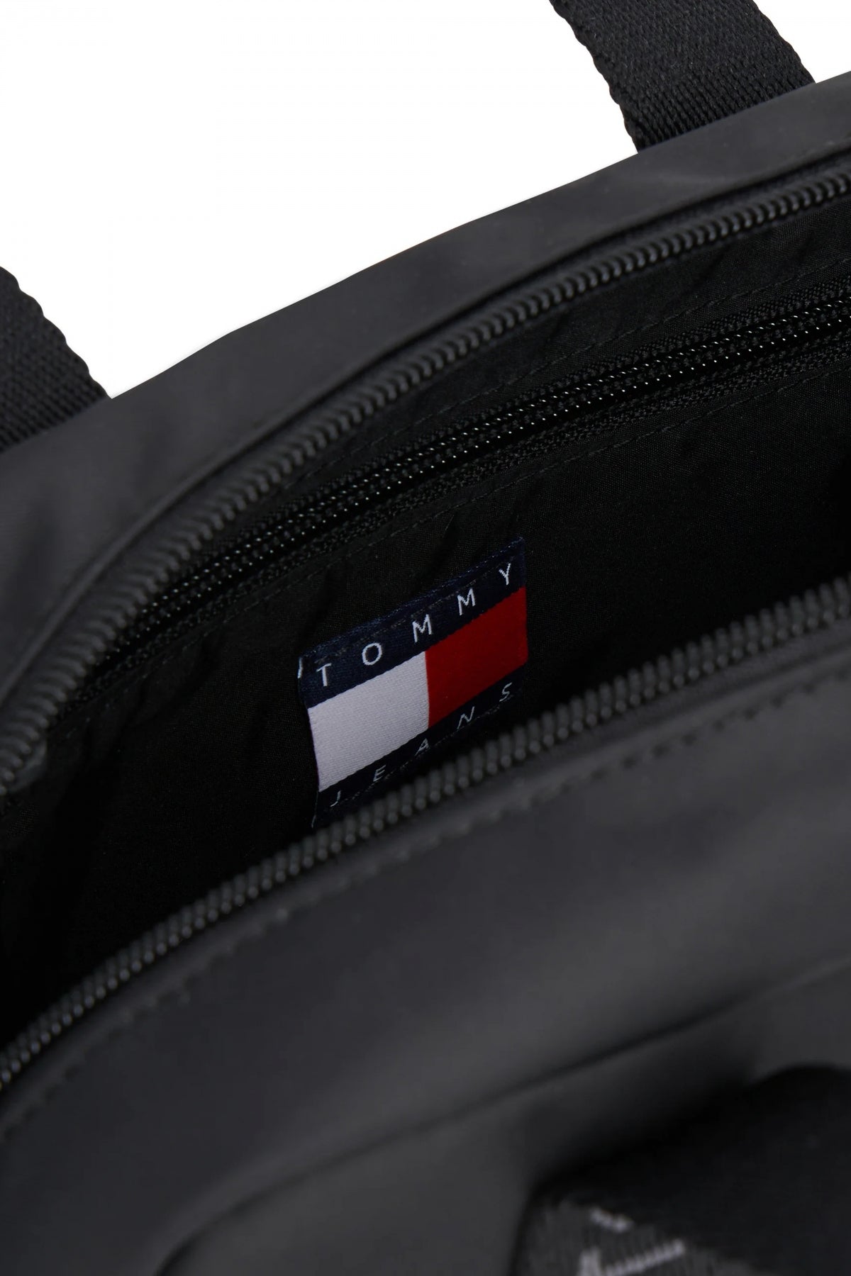 TOMMY JEANS TJW ESS DAILY CROSSOVER en color NEGRO  (3)