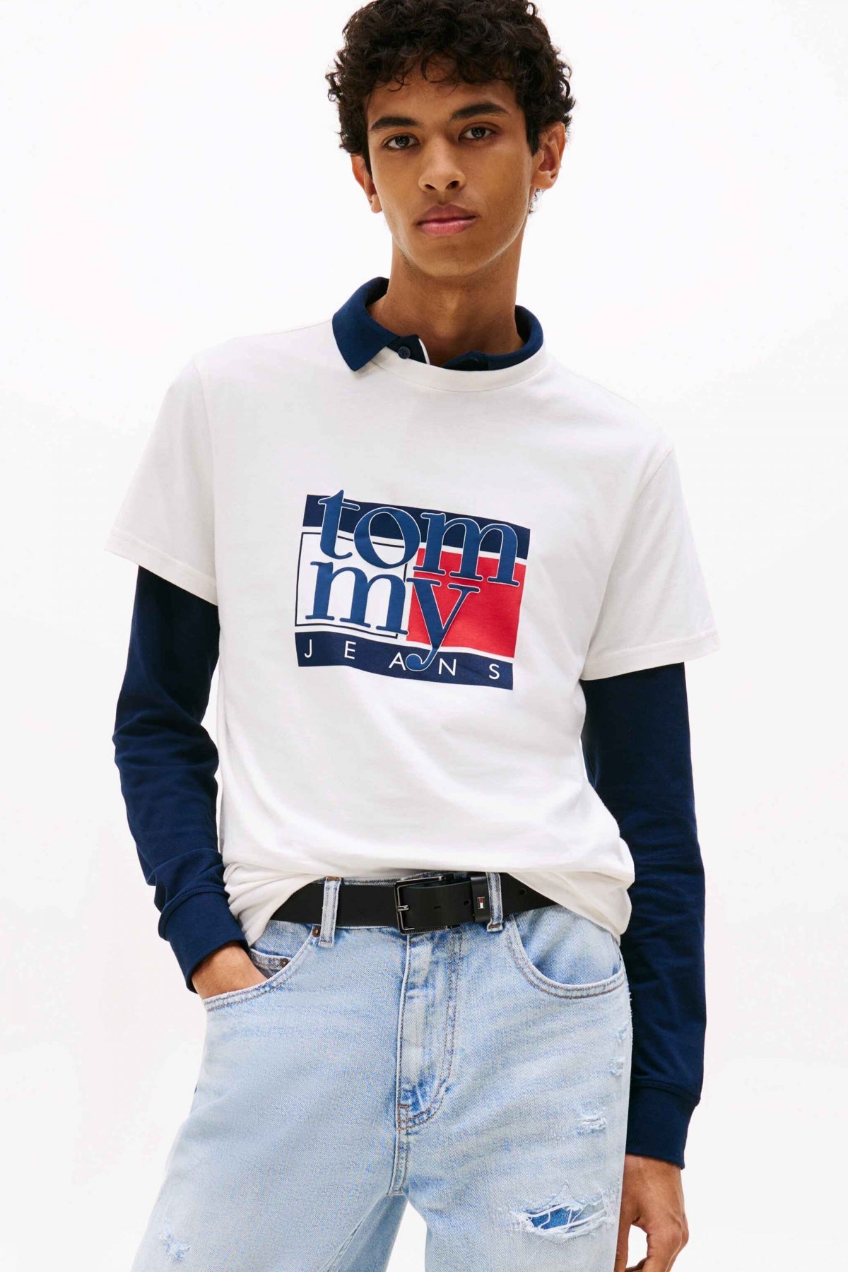 TOMMY JEANS TJM SLIM RWB FLAG TEE EX en color BLANCO  (1)