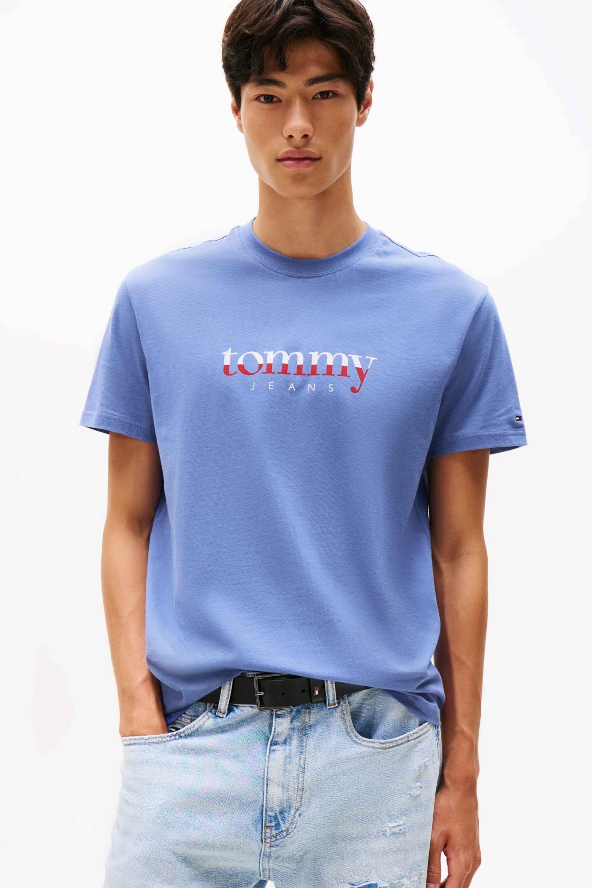 TOMMY JEANS TJM REG DNA TEE EXT en color AZUL  (1)