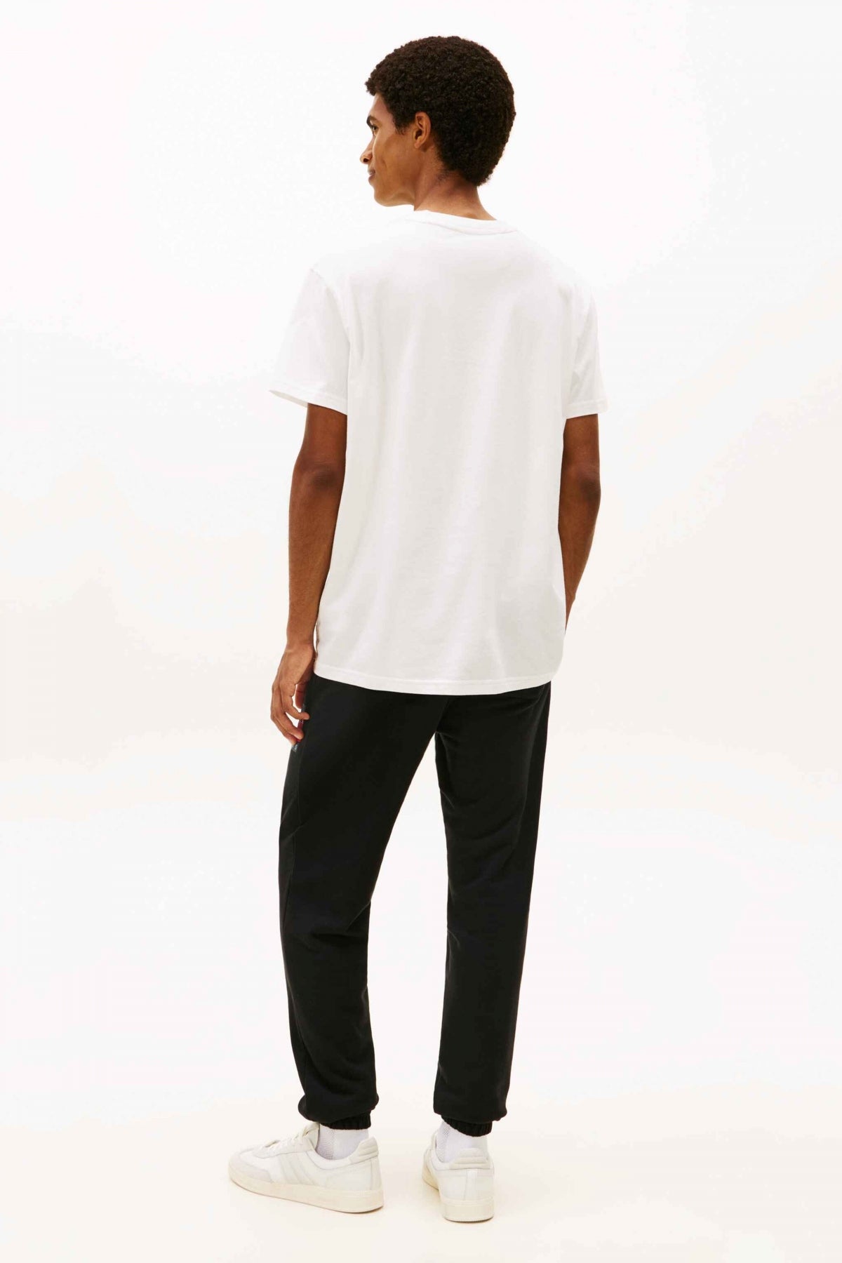 TOMMY JEANS TJM REG DNA TEE EXT en color BLANCO  (3)