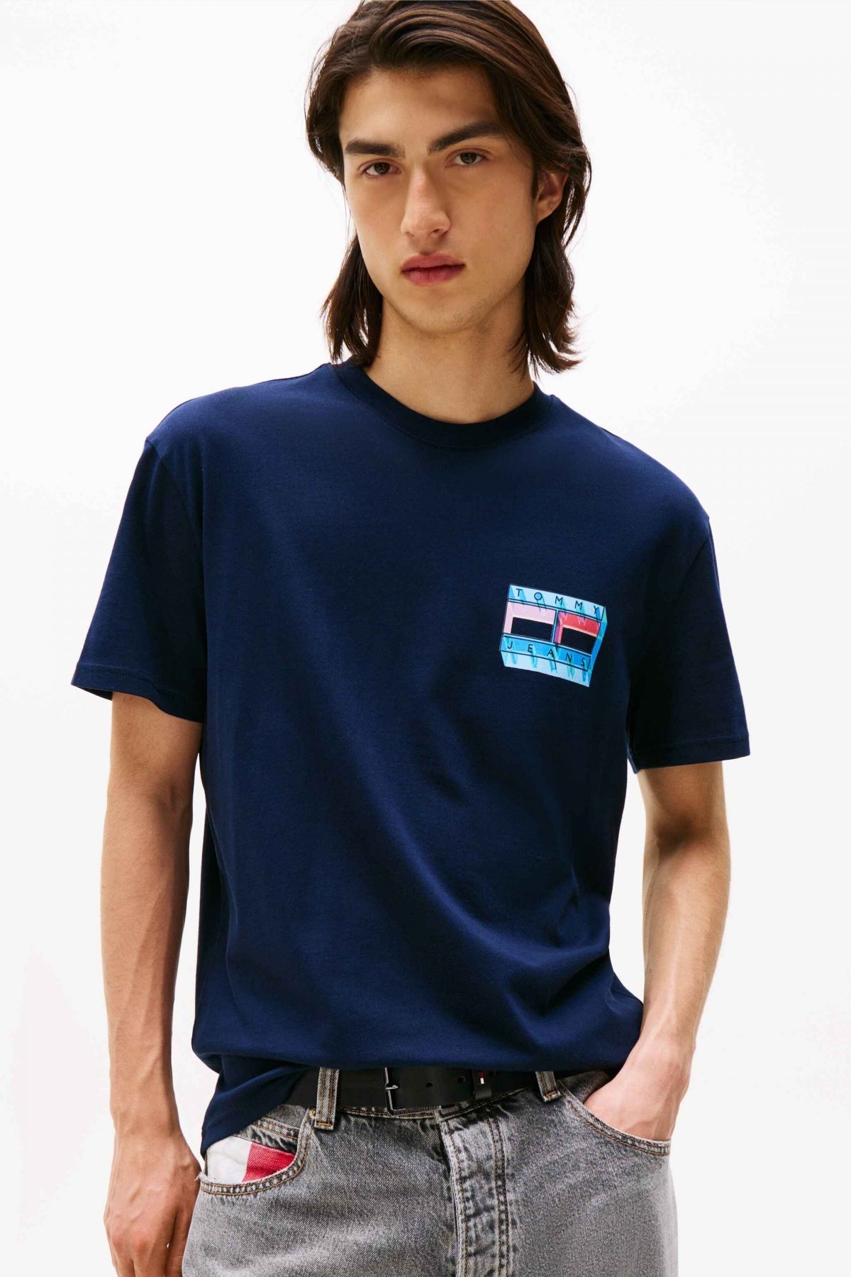 TOMMY JEANS TJM REG DNA FLAG PLAY TE en color AZUL  (1)