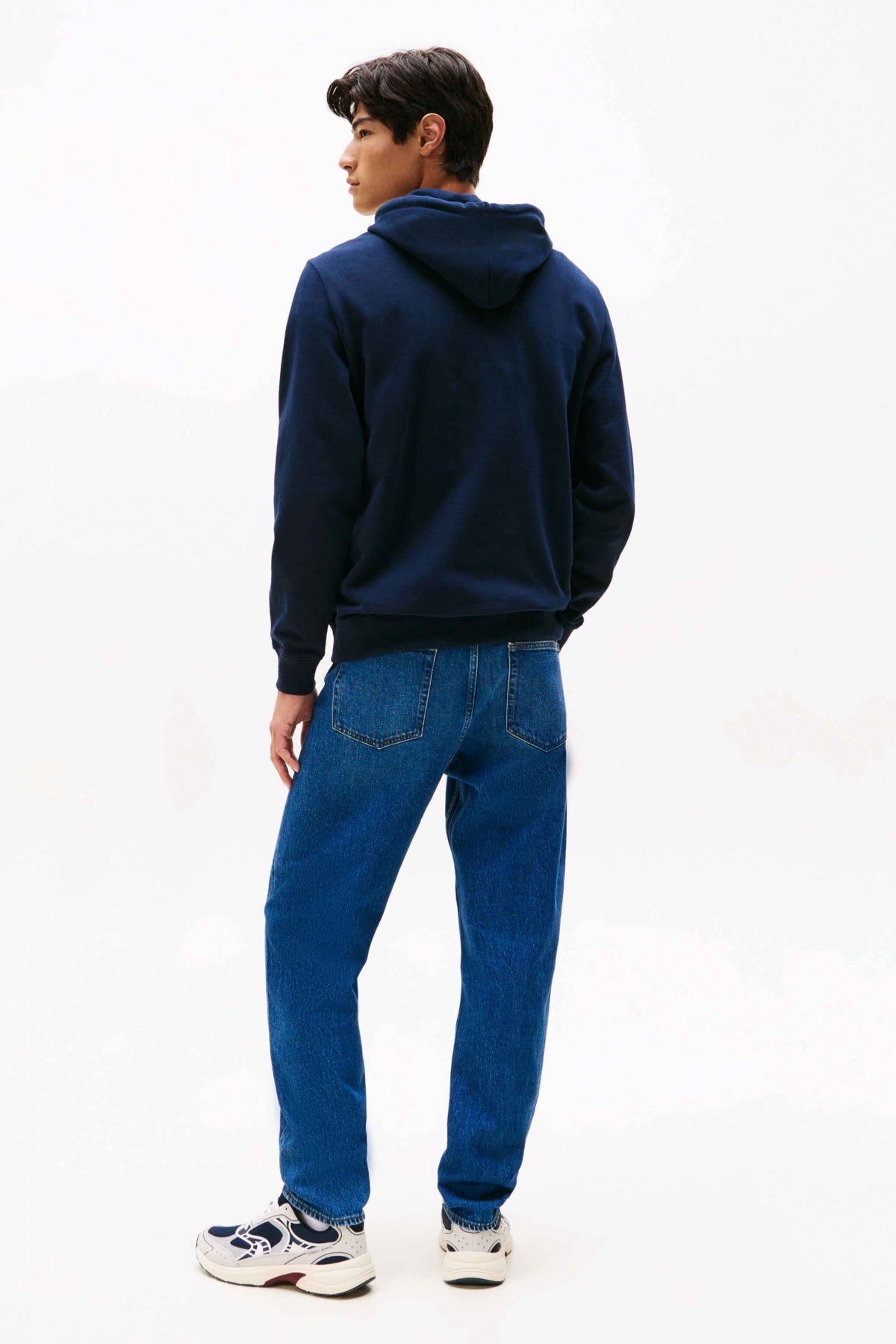 TOMMY JEANS TJM REG RWB FLAG HOODIE en color AZUL  (3)