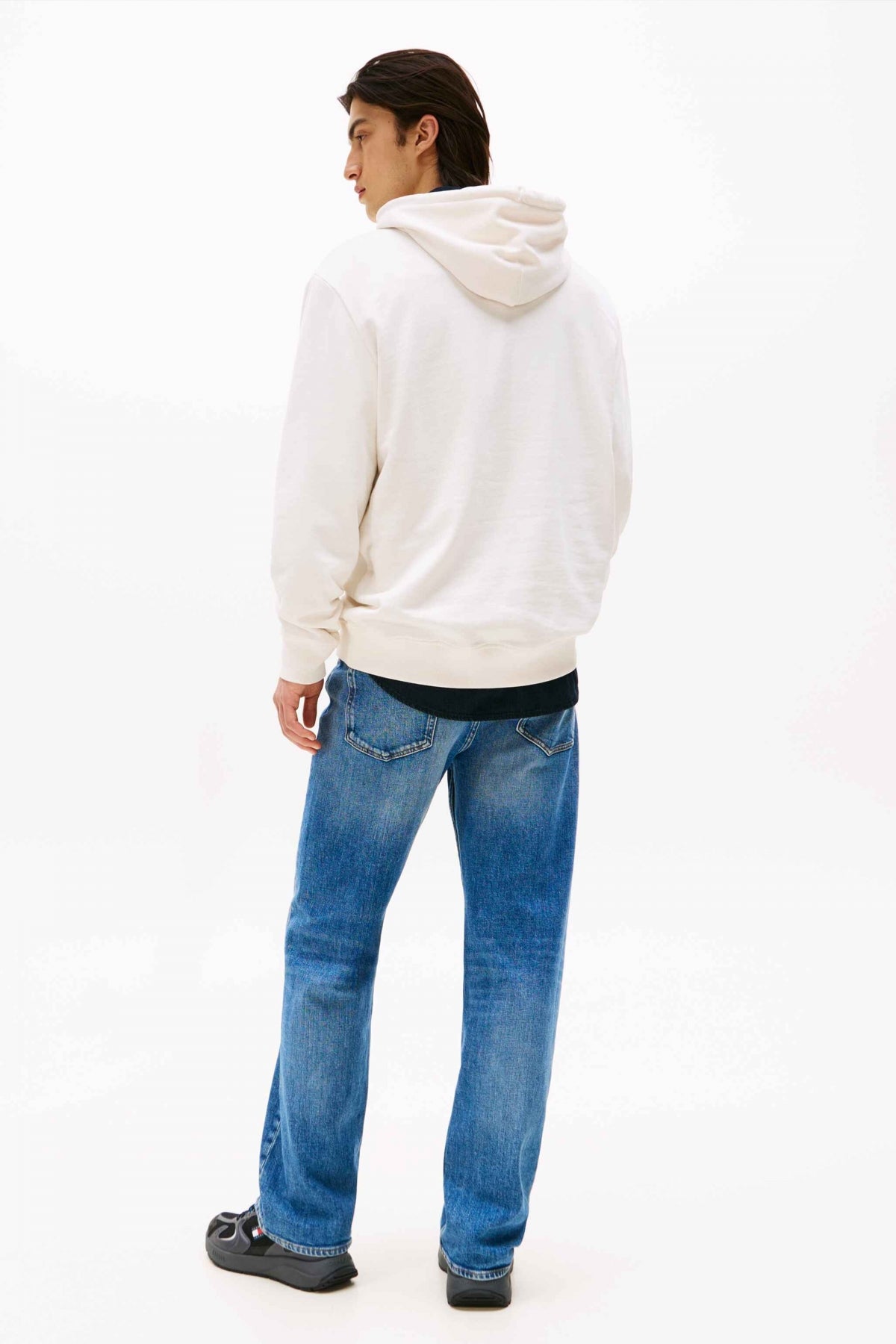 TOMMY JEANS TJM REG RWB FLAG HOODIE en color BLANCO  (3)