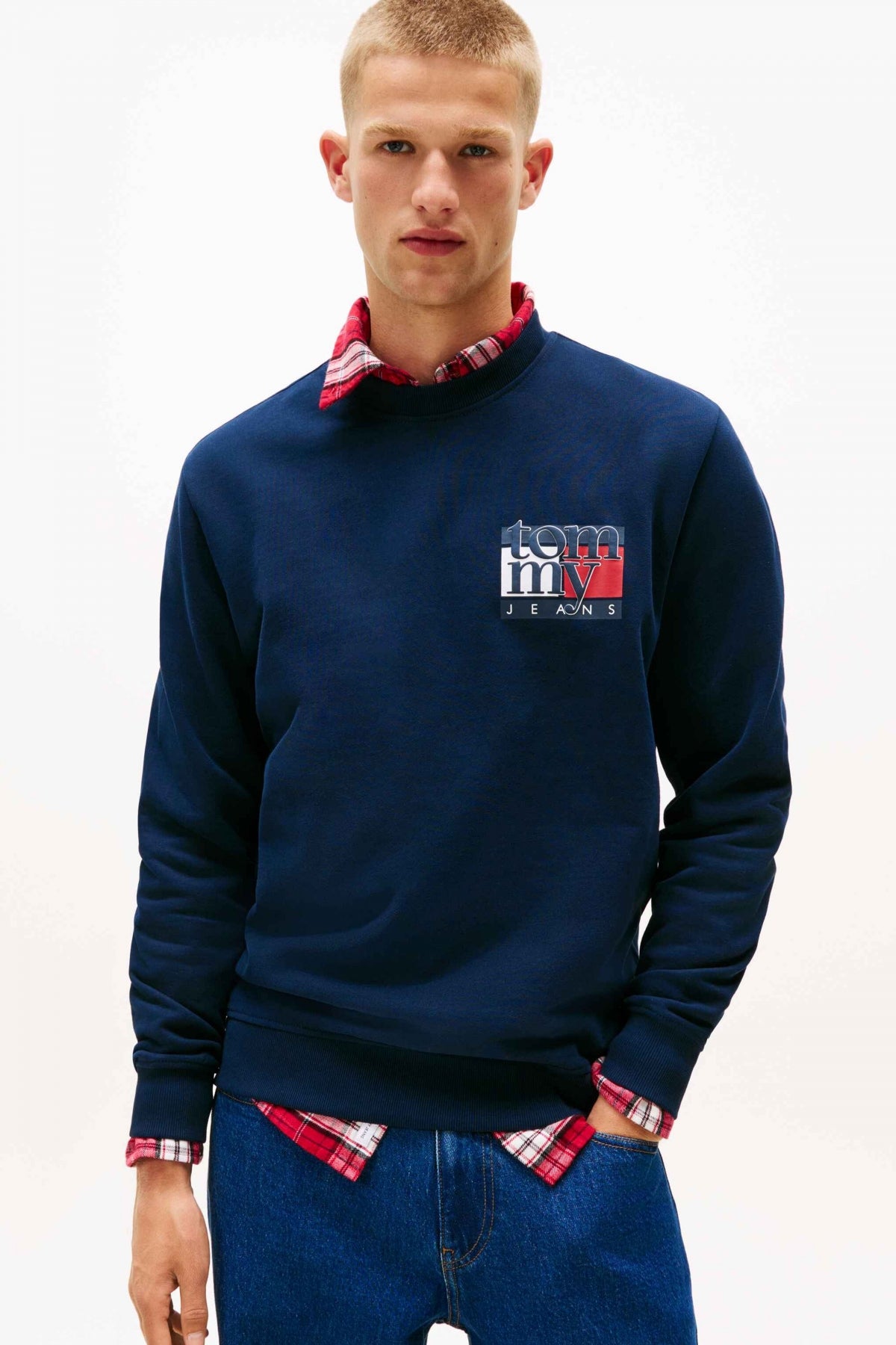 TOMMY JEANS TJM REG RWB FLAG CREW EX en color AZUL  (1)