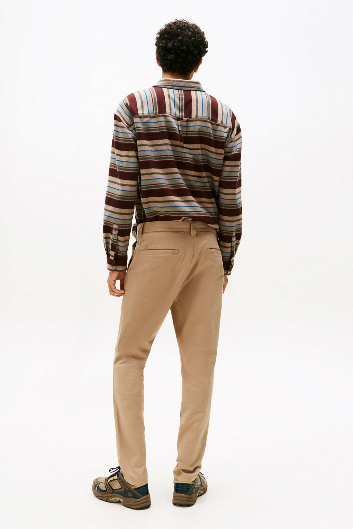 TOMMY JEANS TJM AUSTIN CHINO en color BEIS  (3)