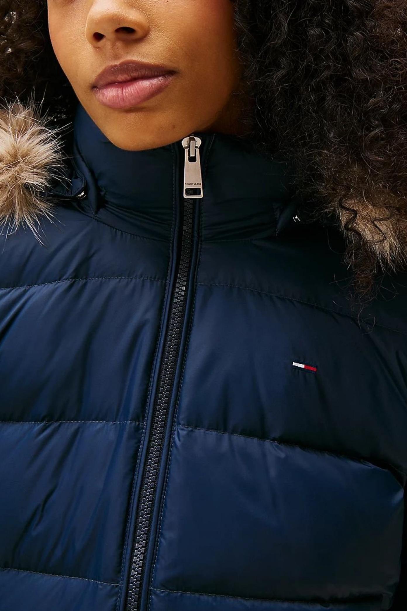 TOMMY JEANS BASIC HOODED DOWN JA en color AZUL  (4)