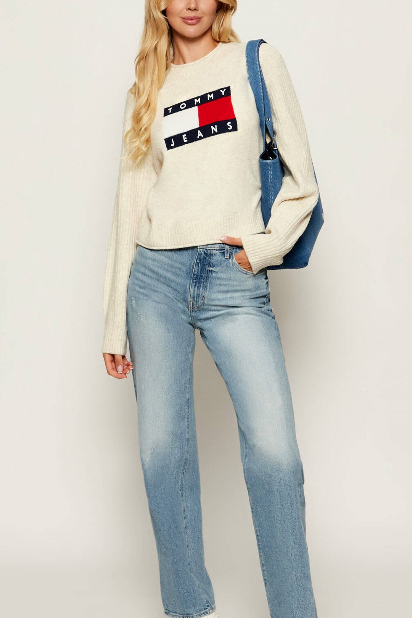 TOMMY JEANS TJW MELANGE FLAG SWEATER en color BLANCO  (1)