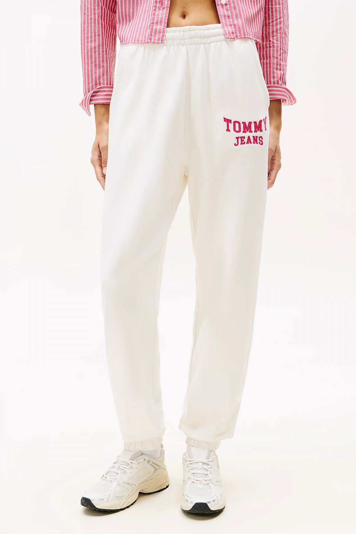 TOMMY JEANS  TJW VARSITY SWEATPANT EX  en color BLANCO  (1)