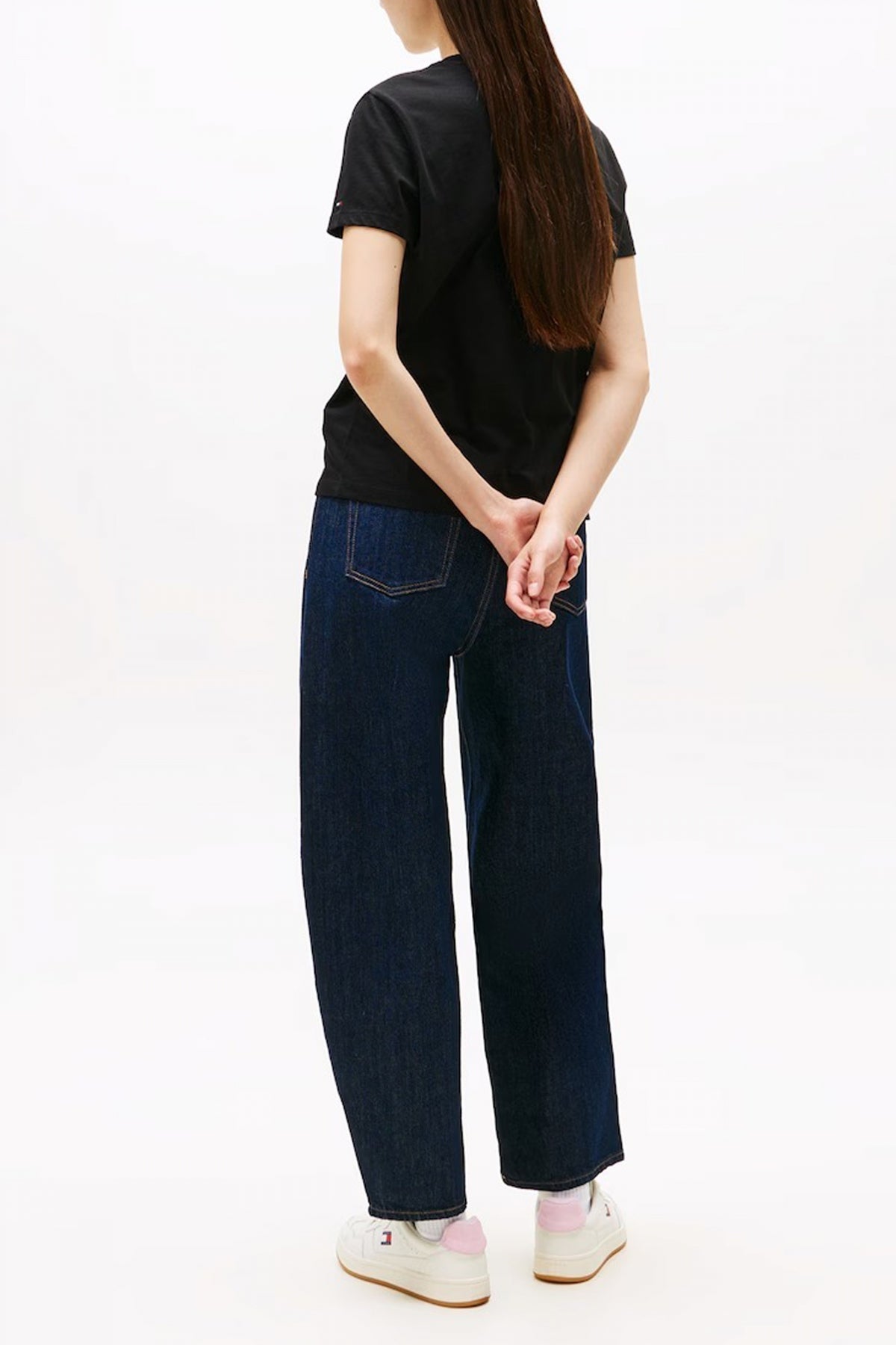 TOMMY JEANS TJW REG ESSENTIAL LOGO  en color NEGRO  (3)