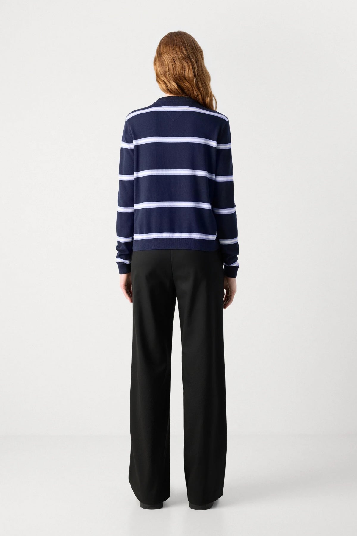 TOMMY JEANS TJW ESSENTIAL CREW SWEAT en color AZUL  (3)