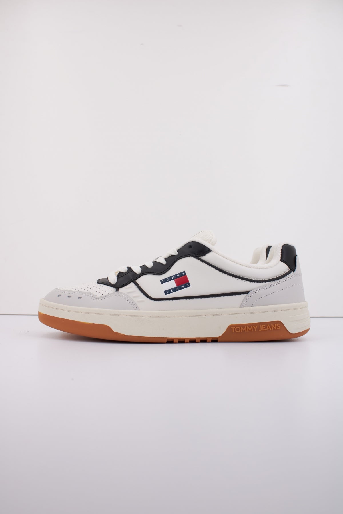 TOMMY JEANS TJM CUPSOLE ELEVATED LEA en color BLANCO  (1)
