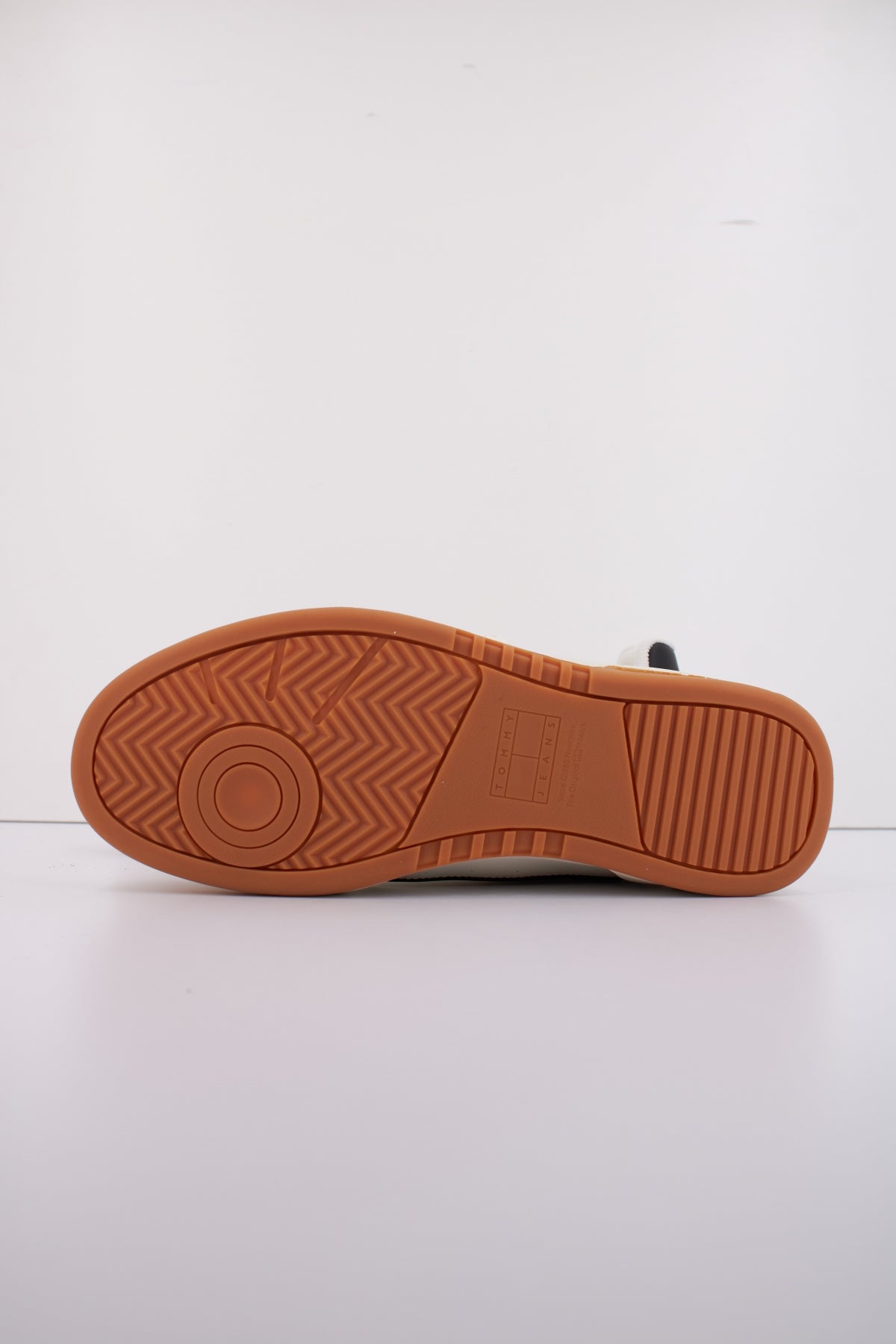 TOMMY JEANS TJM CUPSOLE ELEVATED LEA en color BLANCO  (5)