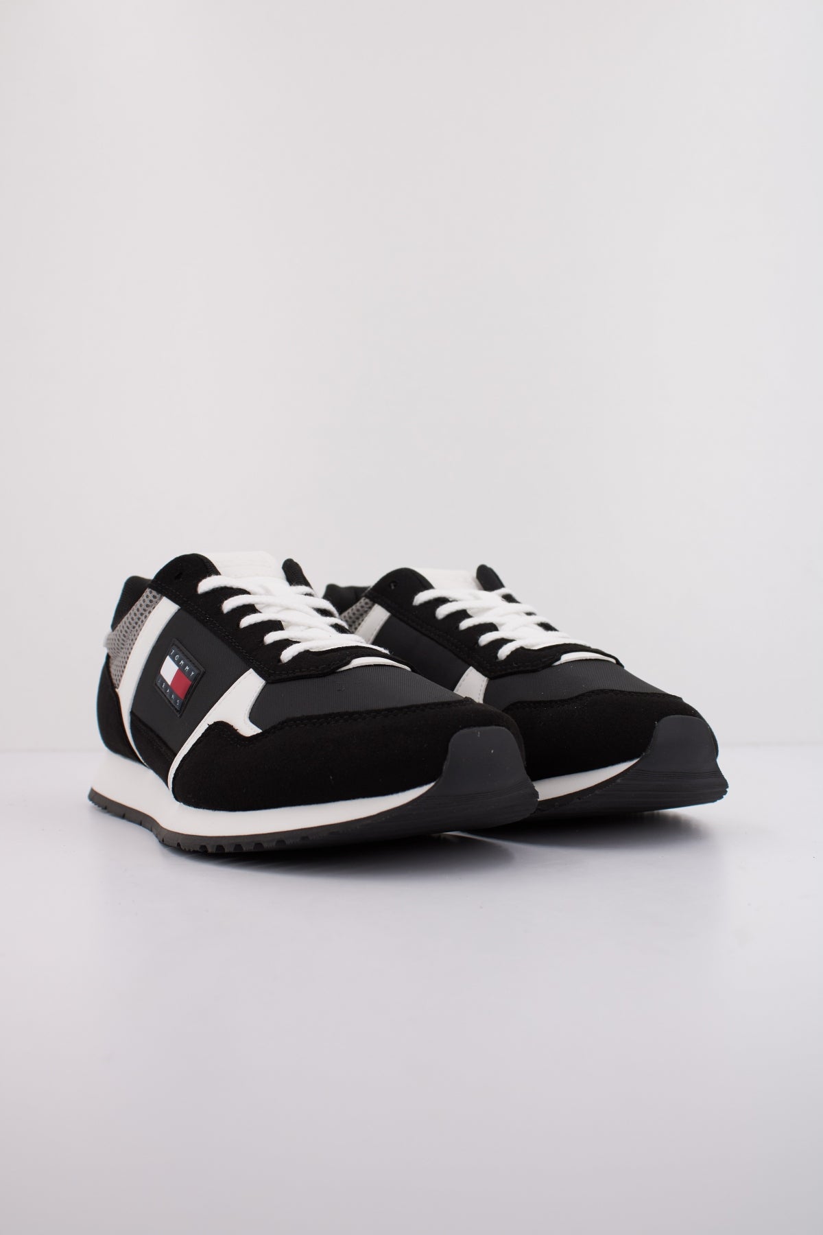 TOMMY JEANS TJM RUNNER CASUAL en color NEGRO  (2)