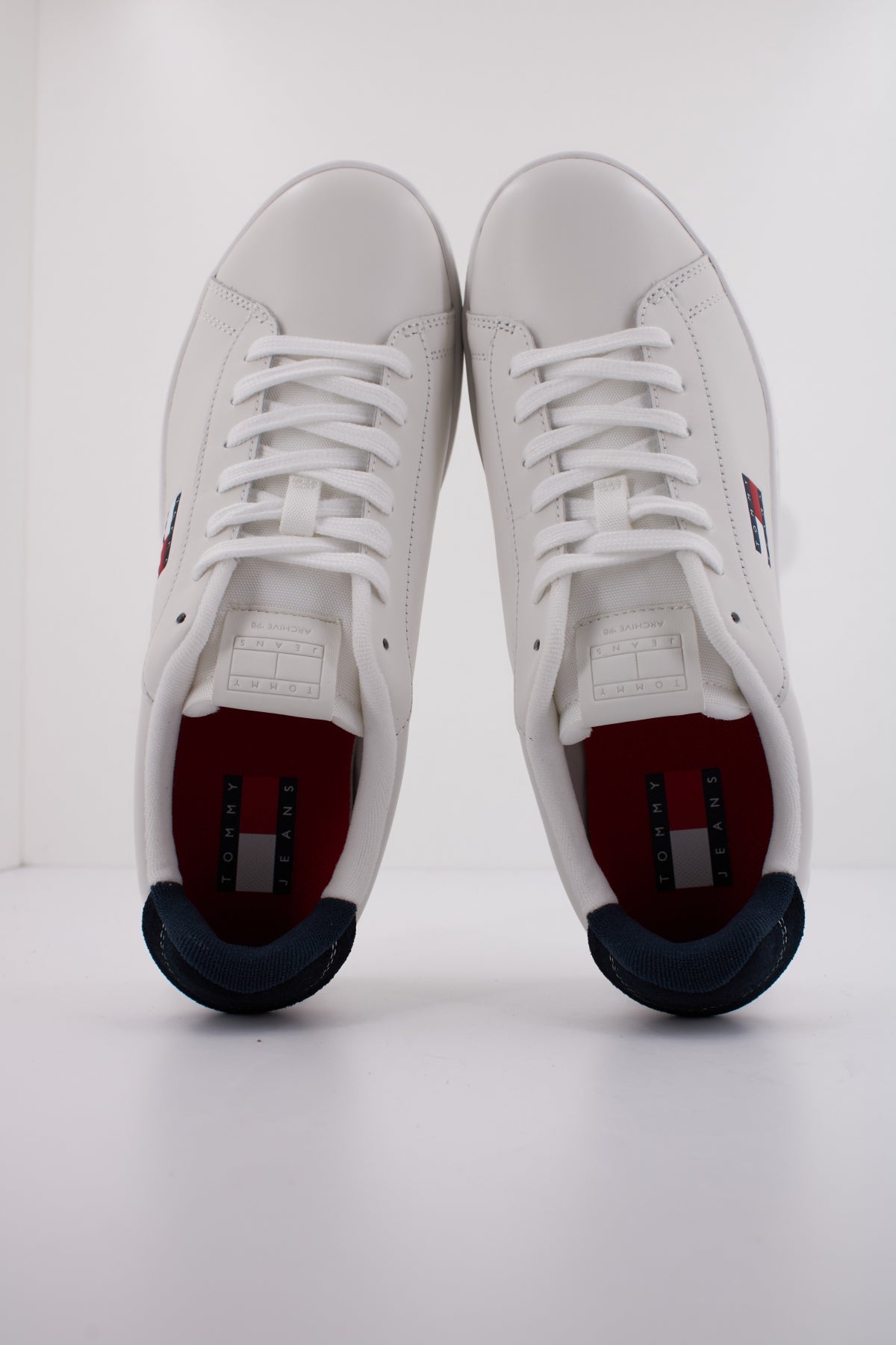 TOMMY JEANS ARCHIVE ' en color BLANCO  (3)