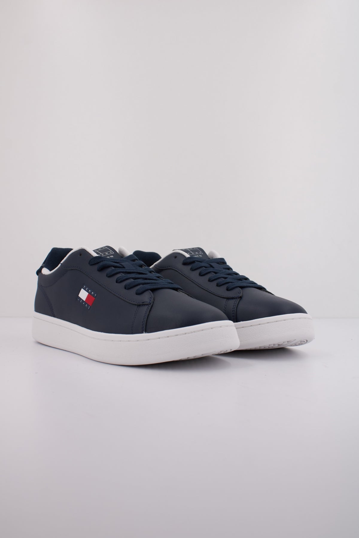 TOMMY JEANS ARCHIVE ' en color AZUL  (2)