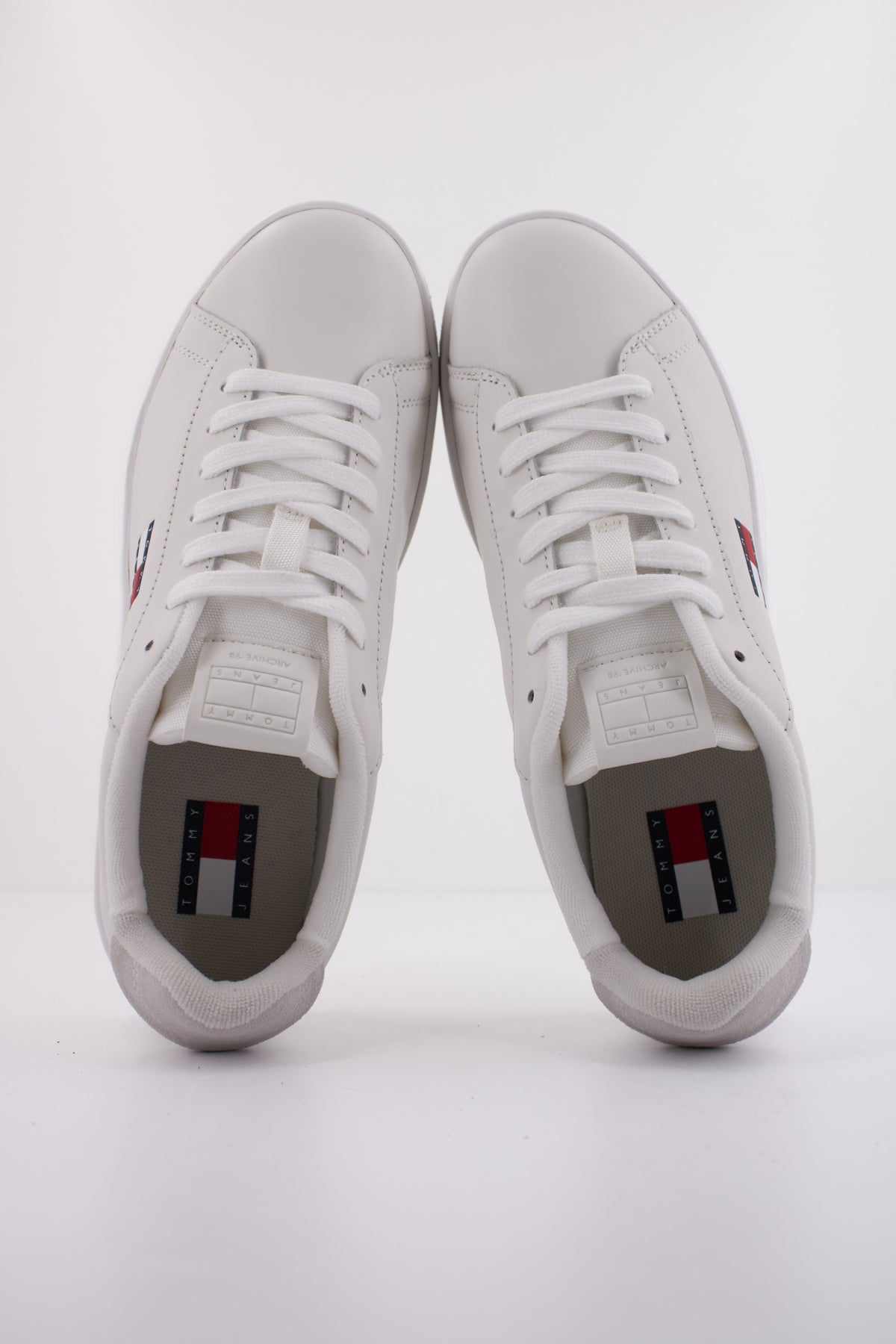 TOMMY JEANS ARCHIVE ' en color BLANCO  (3)