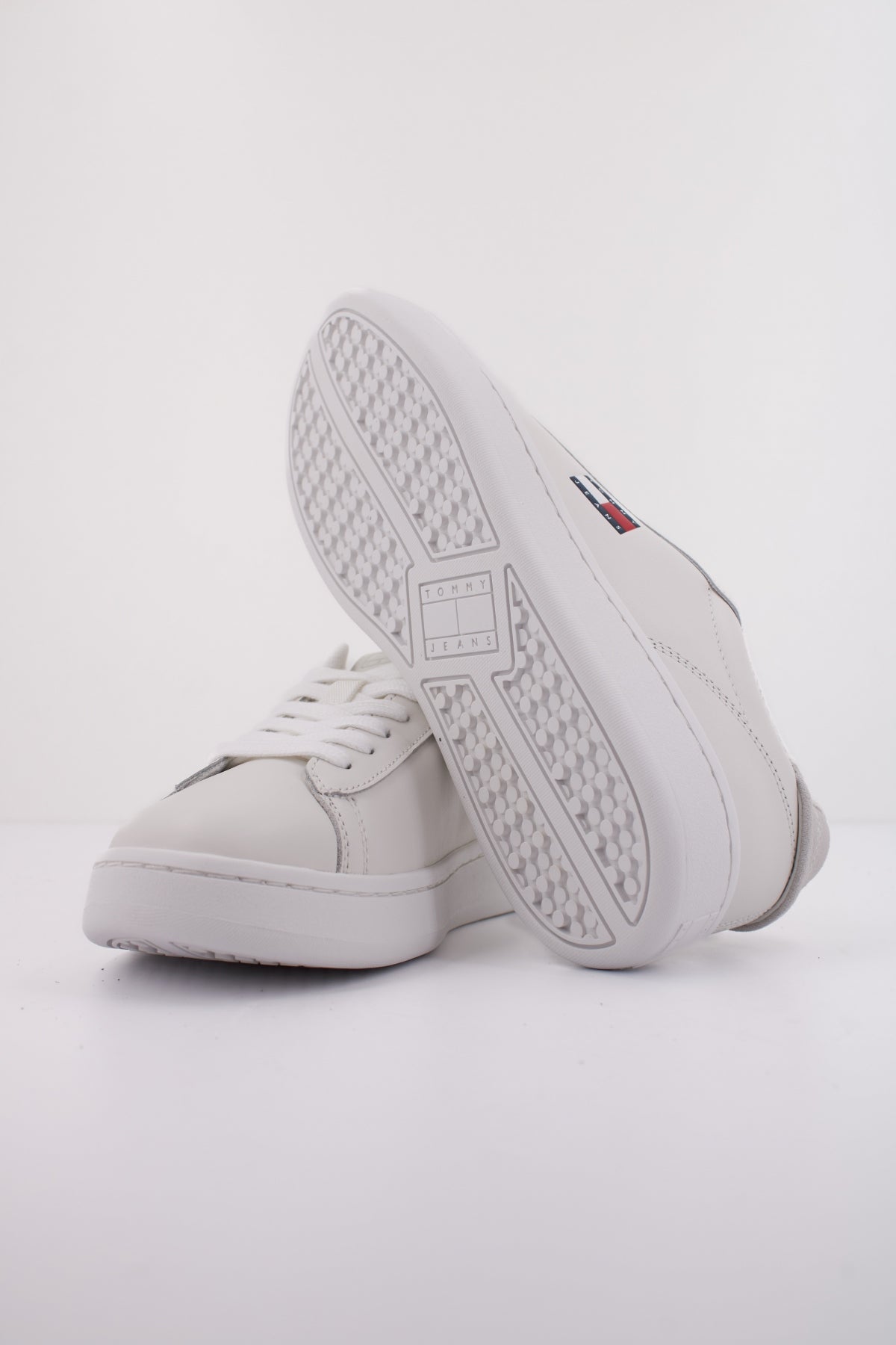TOMMY JEANS ARCHIVE ' en color BLANCO  (5)