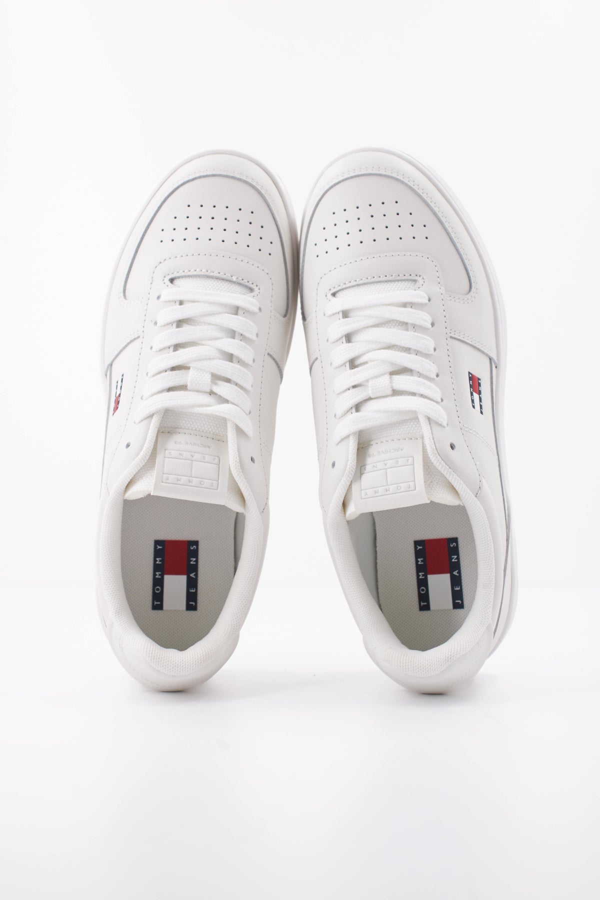 TOMMY JEANS ENEN ARCHIVE  en color BLANCO  (3)