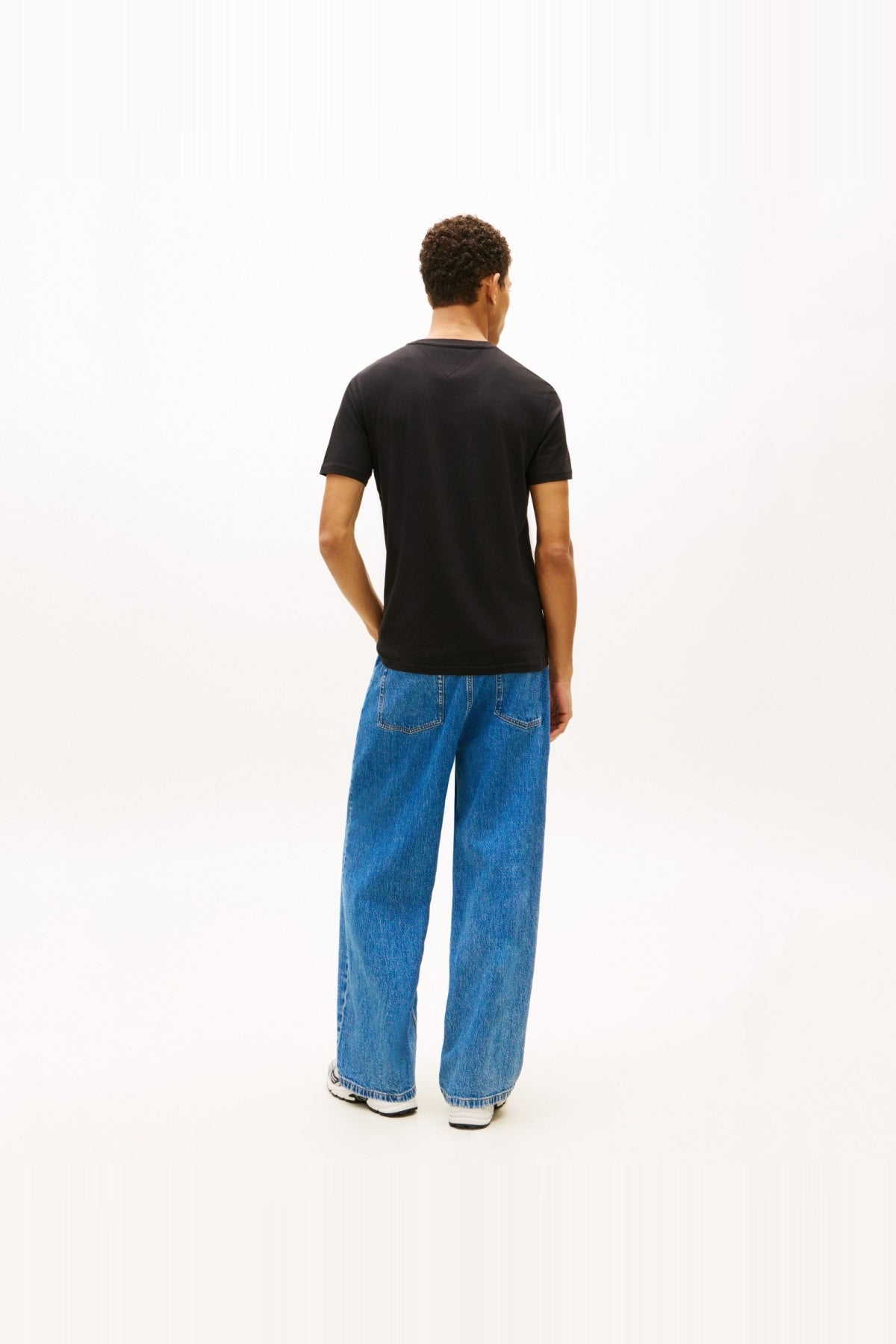 TOMMY JEANS DMDM XSLIM JERSEY en color NEGRO  (2)