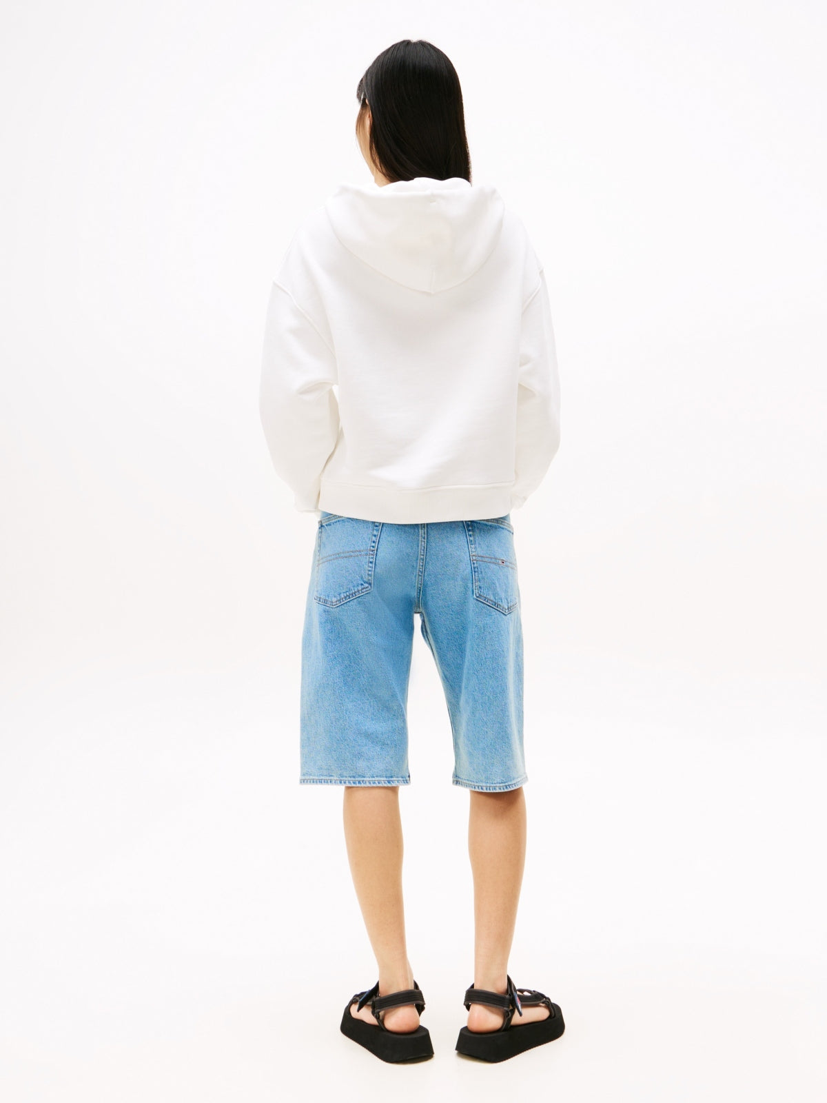 TOMMY JEANS DWDW BXY BADGE en color BLANCO  (2)