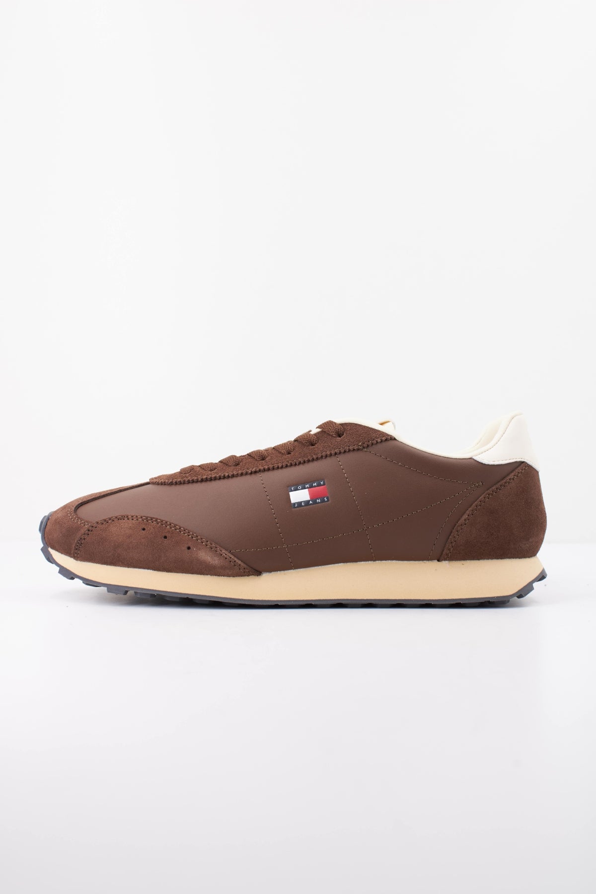 TOMMY JEANS RETRO RUNNER ARCHIVE en color MARRON  (1)