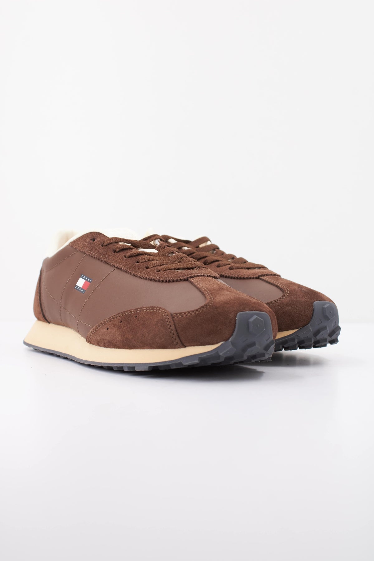 TOMMY JEANS RETRO RUNNER ARCHIVE en color MARRON  (2)