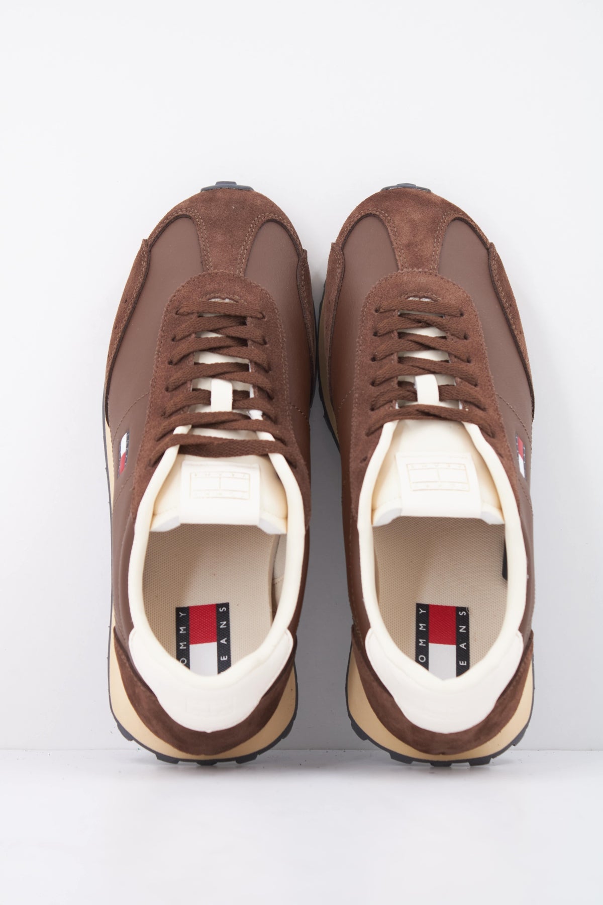 TOMMY JEANS RETRO RUNNER ARCHIVE en color MARRON  (4)