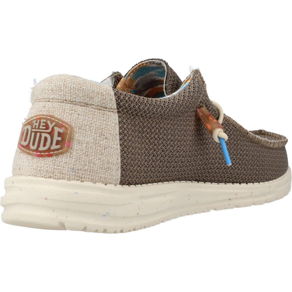 HEY DUDE H en color MARRON  (3)