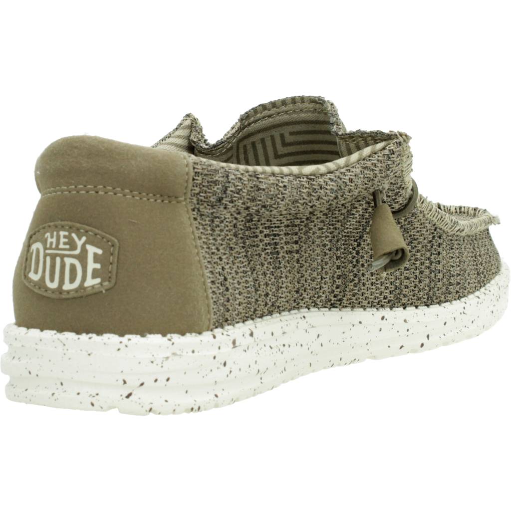HEY DUDE H  en color MARRON  (3)