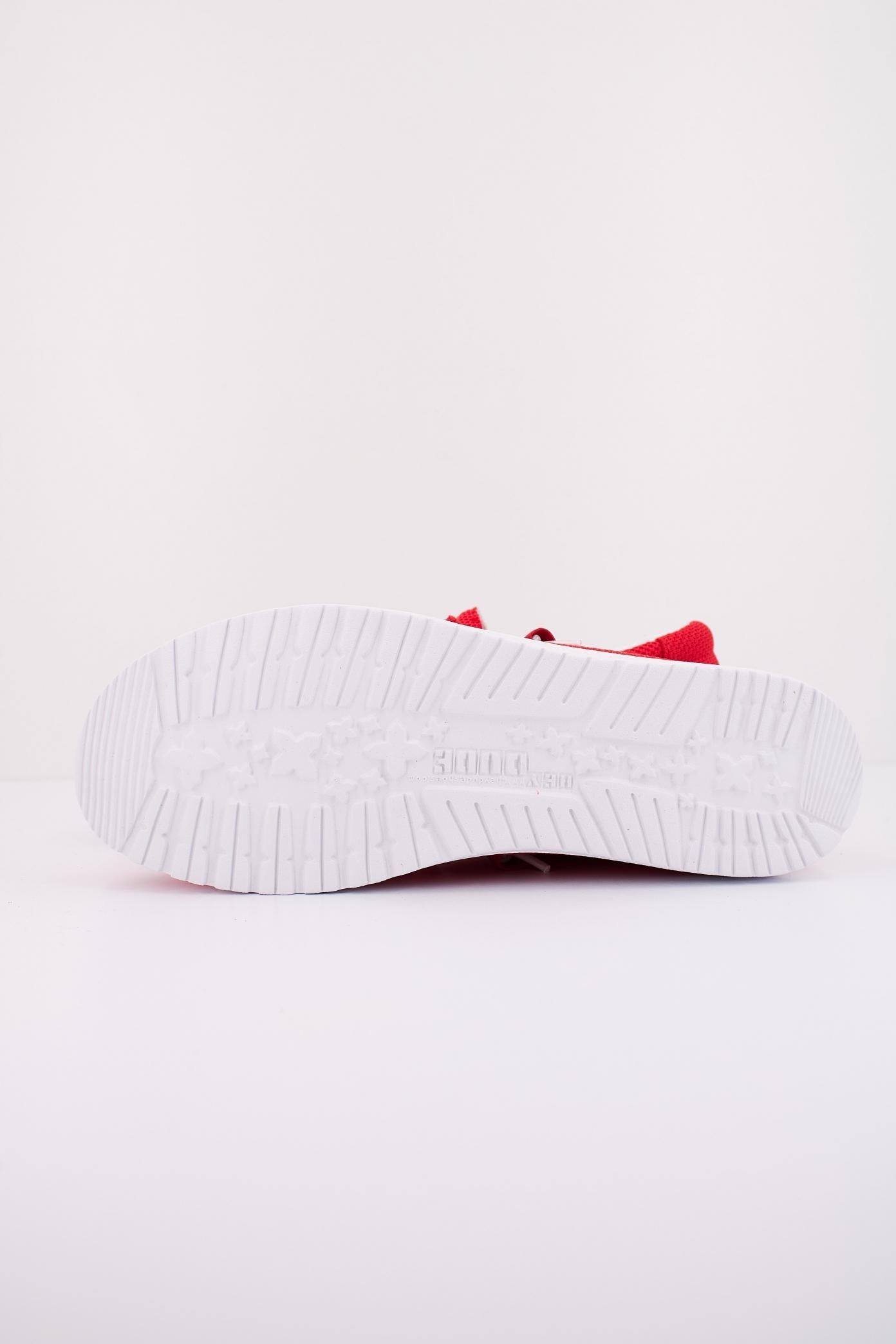 HEY DUDE  WALLY SOX en color ROJO  (5)