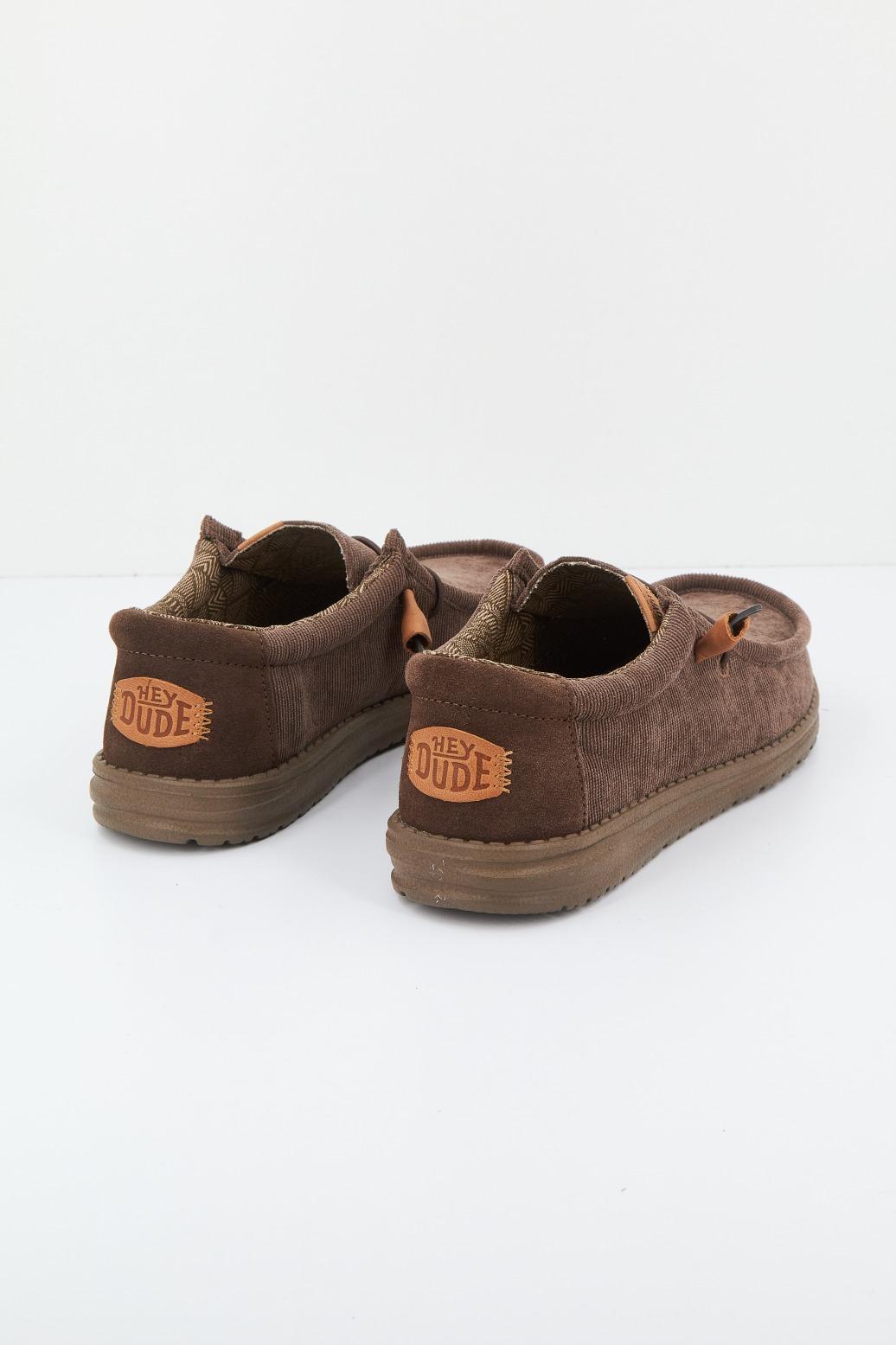 HEY DUDE WALLY CORDUROY en color MARRON  (3)