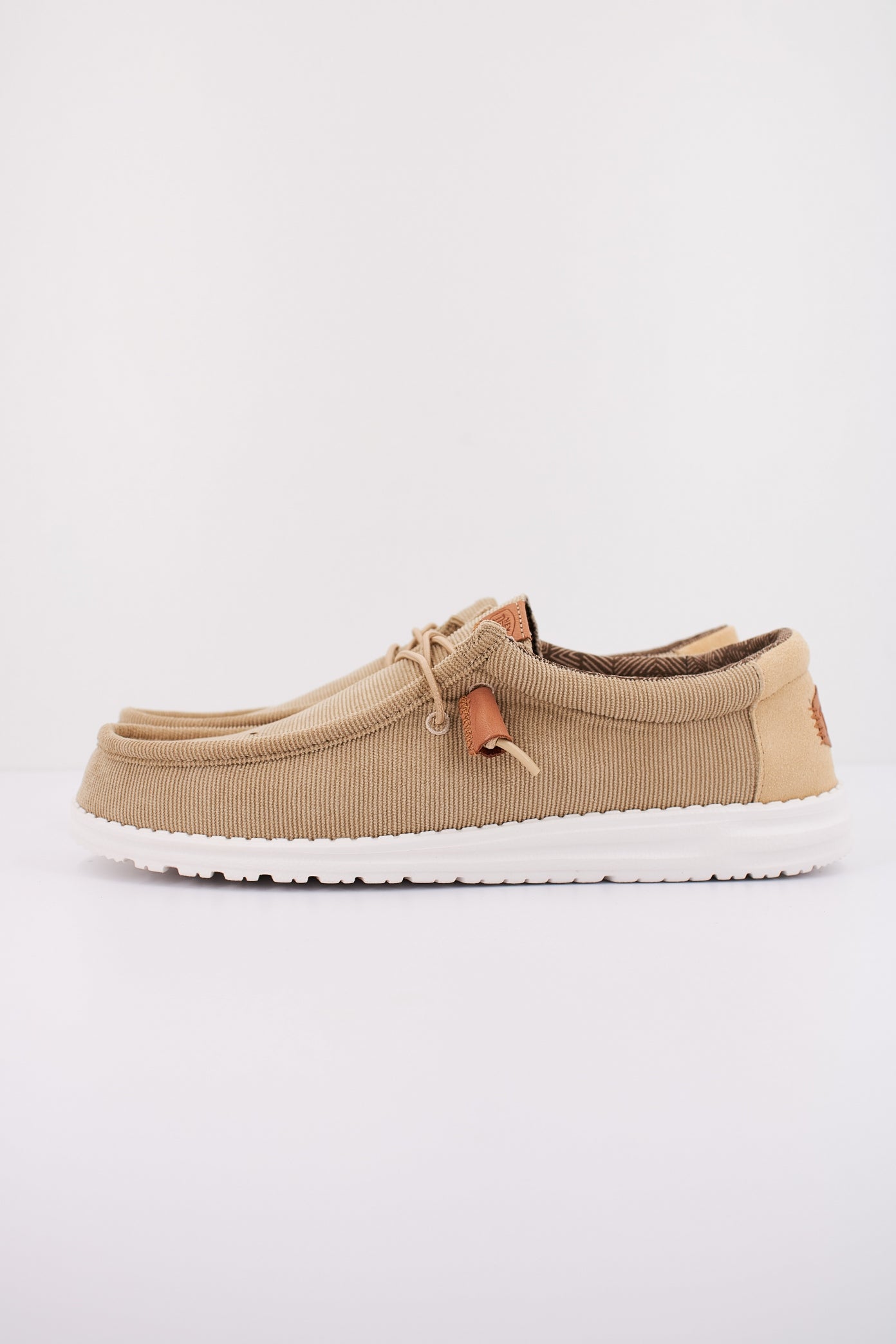 HEY DUDE  WALLY CORDUROY en color MARRON CLARO  (1)