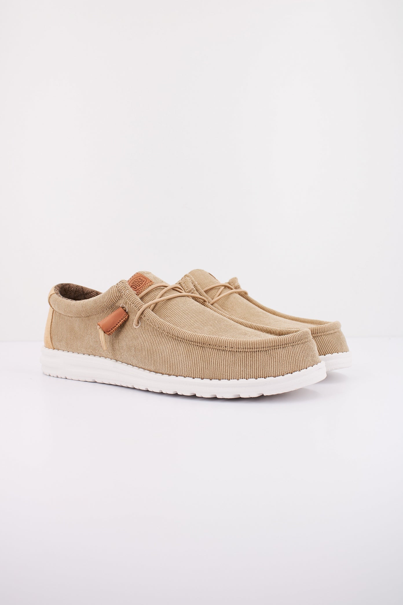 HEY DUDE  WALLY CORDUROY en color MARRON CLARO  (2)