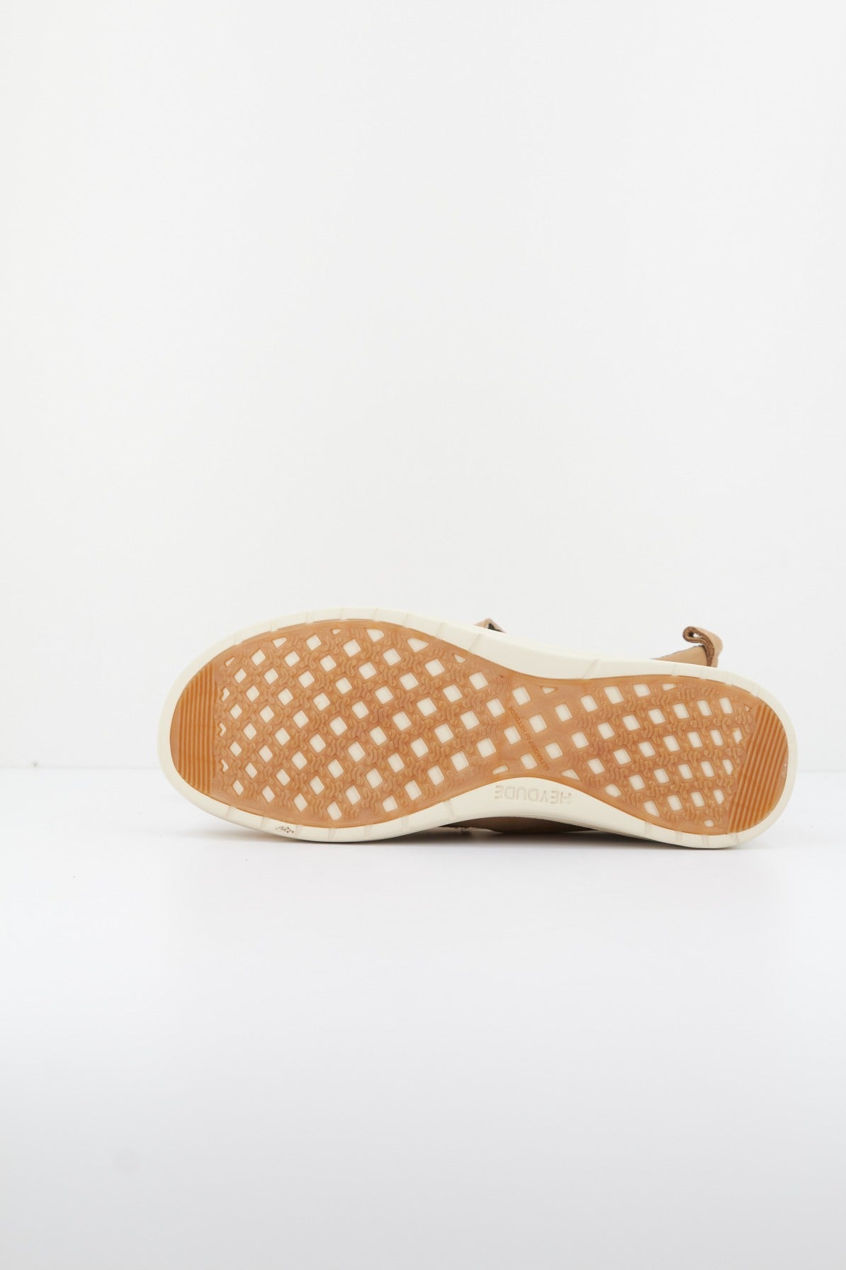 HEY DUDE WALLY GRIP MOC en color MARRON CLARO  (4)