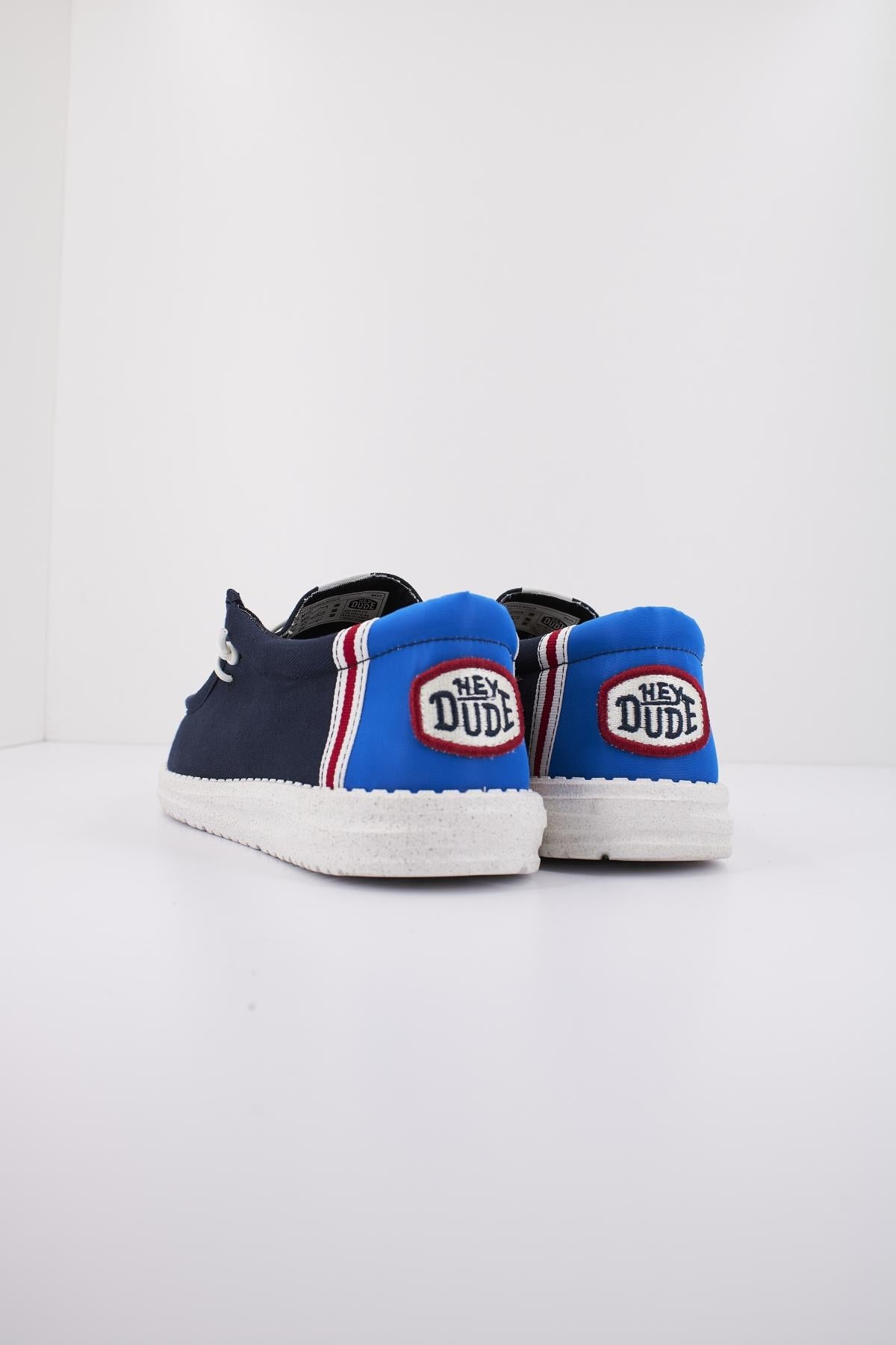 HEY DUDE WALLY STARS N SKULLS en color AZUL  (3)