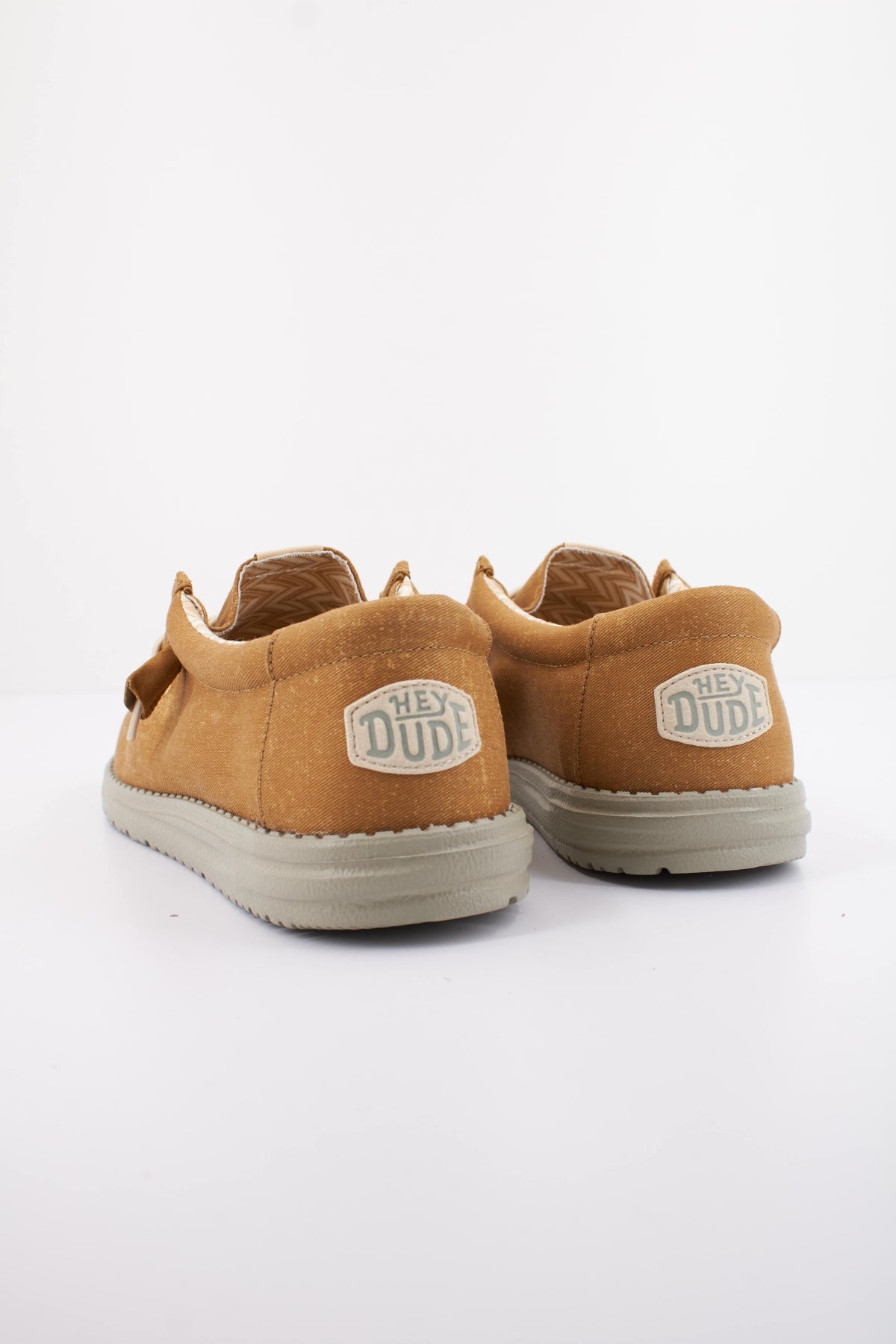 HEY DUDE WALLY STRETCH CANVAS en color MARRON CLARO  (4)