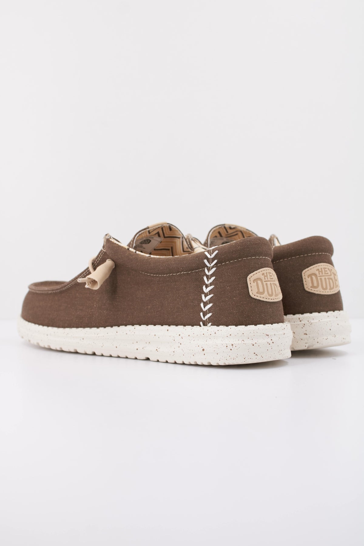 HEY DUDE WALLY STRETCH CANVAS en color MARRON  (4)