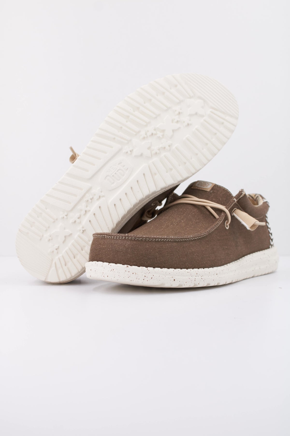 HEY DUDE WALLY STRETCH CANVAS en color MARRON  (5)