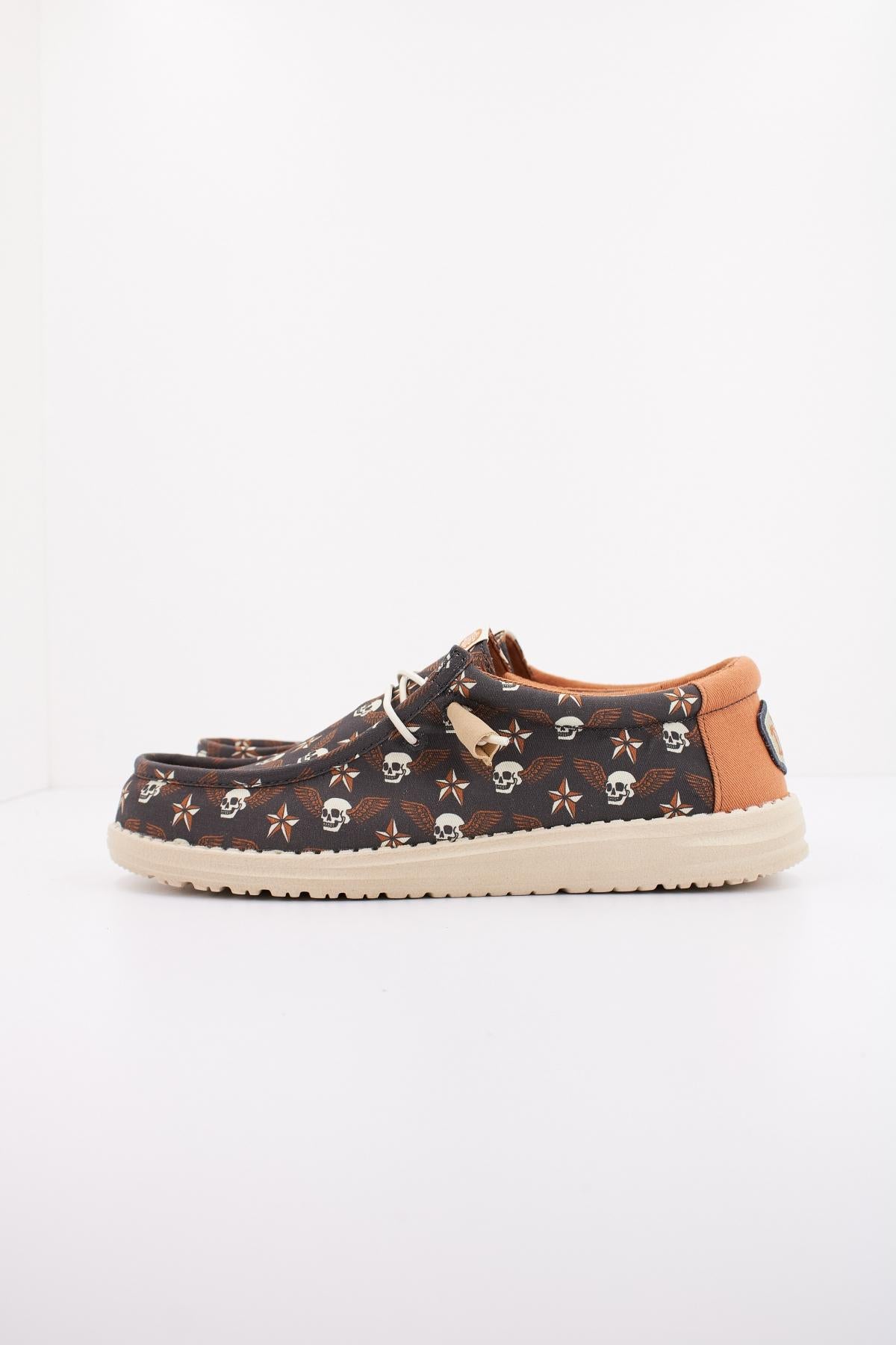 HEY DUDE WALLY STARS N SKULLS PRINT en color GRIS  (1)