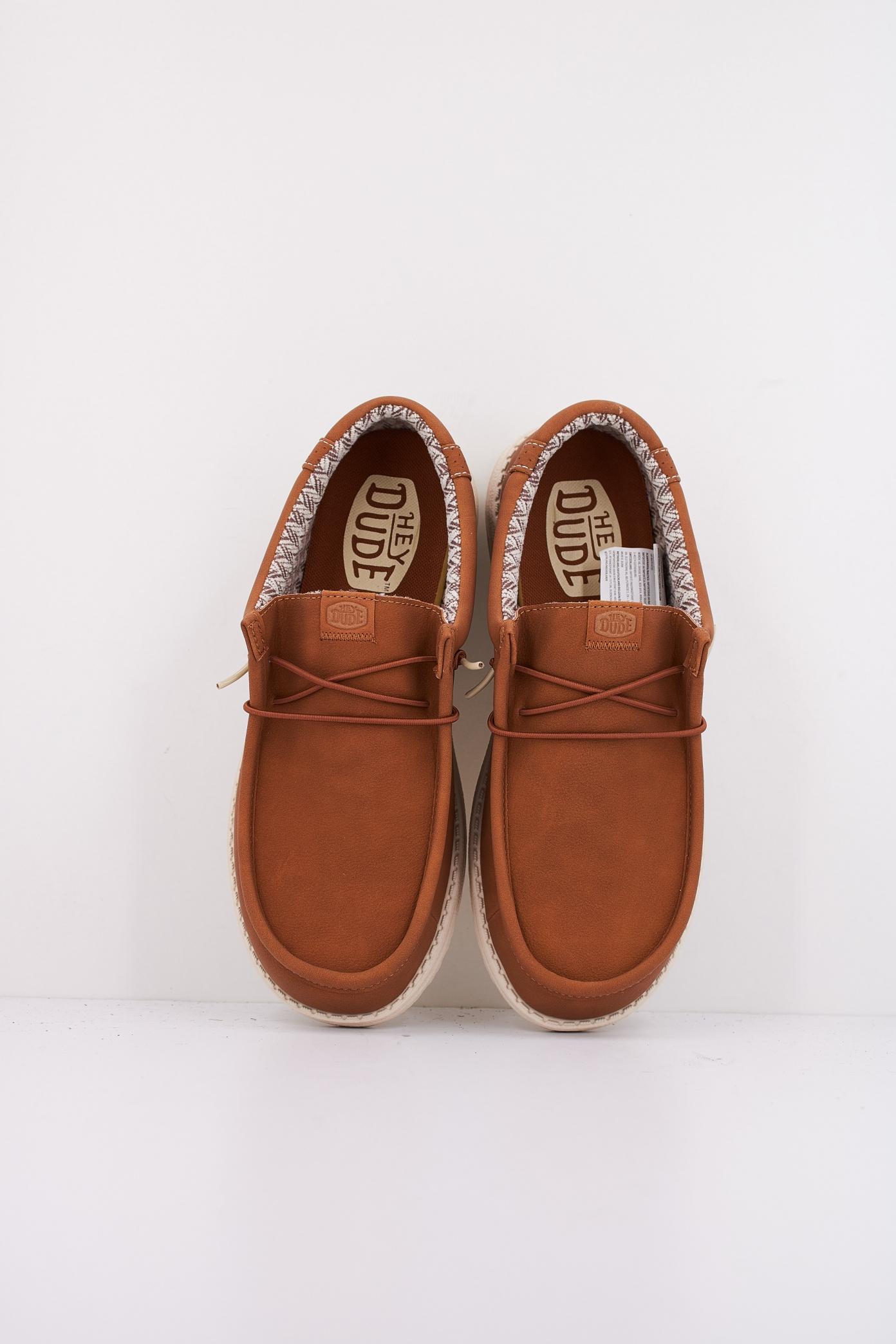 HEY DUDE WALLY CLASSIC en color MARRON  (3)