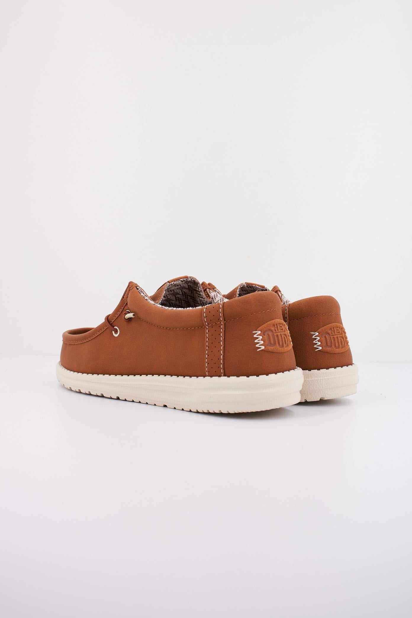 HEY DUDE WALLY CLASSIC en color MARRON  (4)