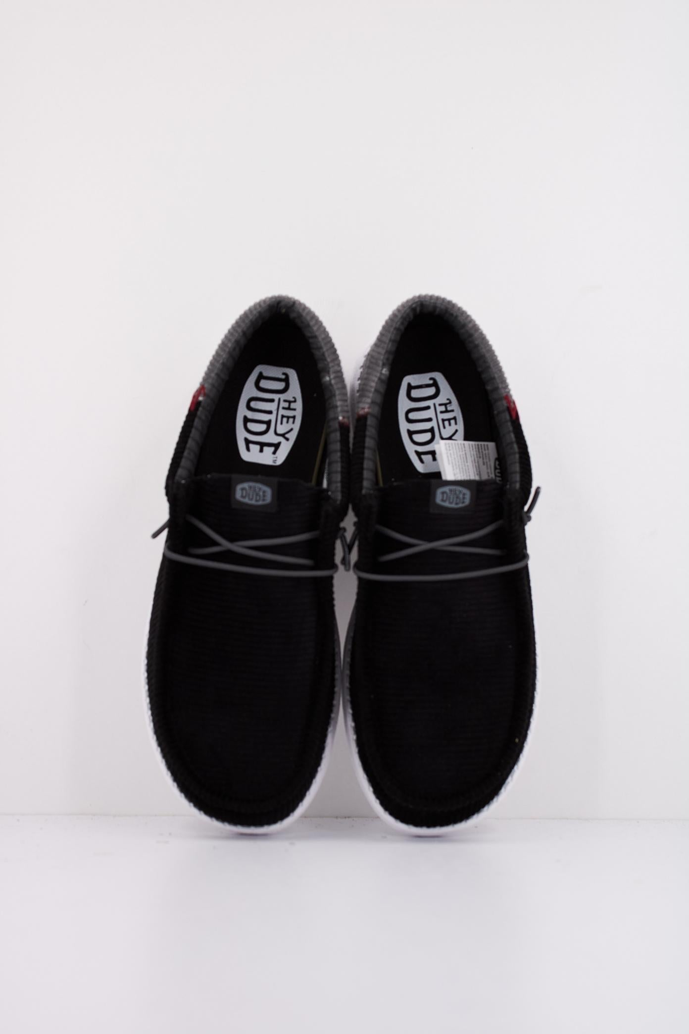 HEY DUDE WALLY FUNK CORDUROY en color NEGRO  (3)