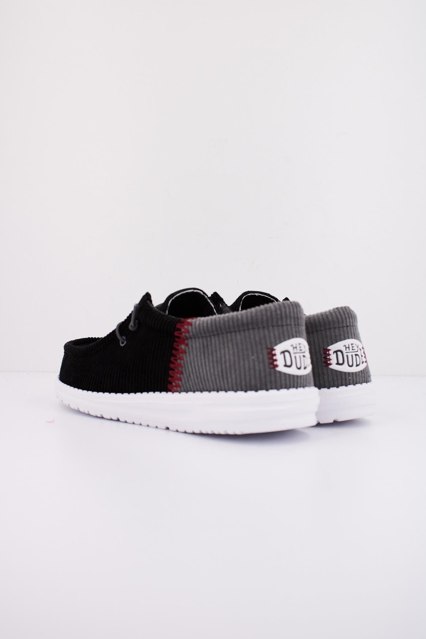 HEY DUDE WALLY FUNK CORDUROY en color NEGRO  (4)