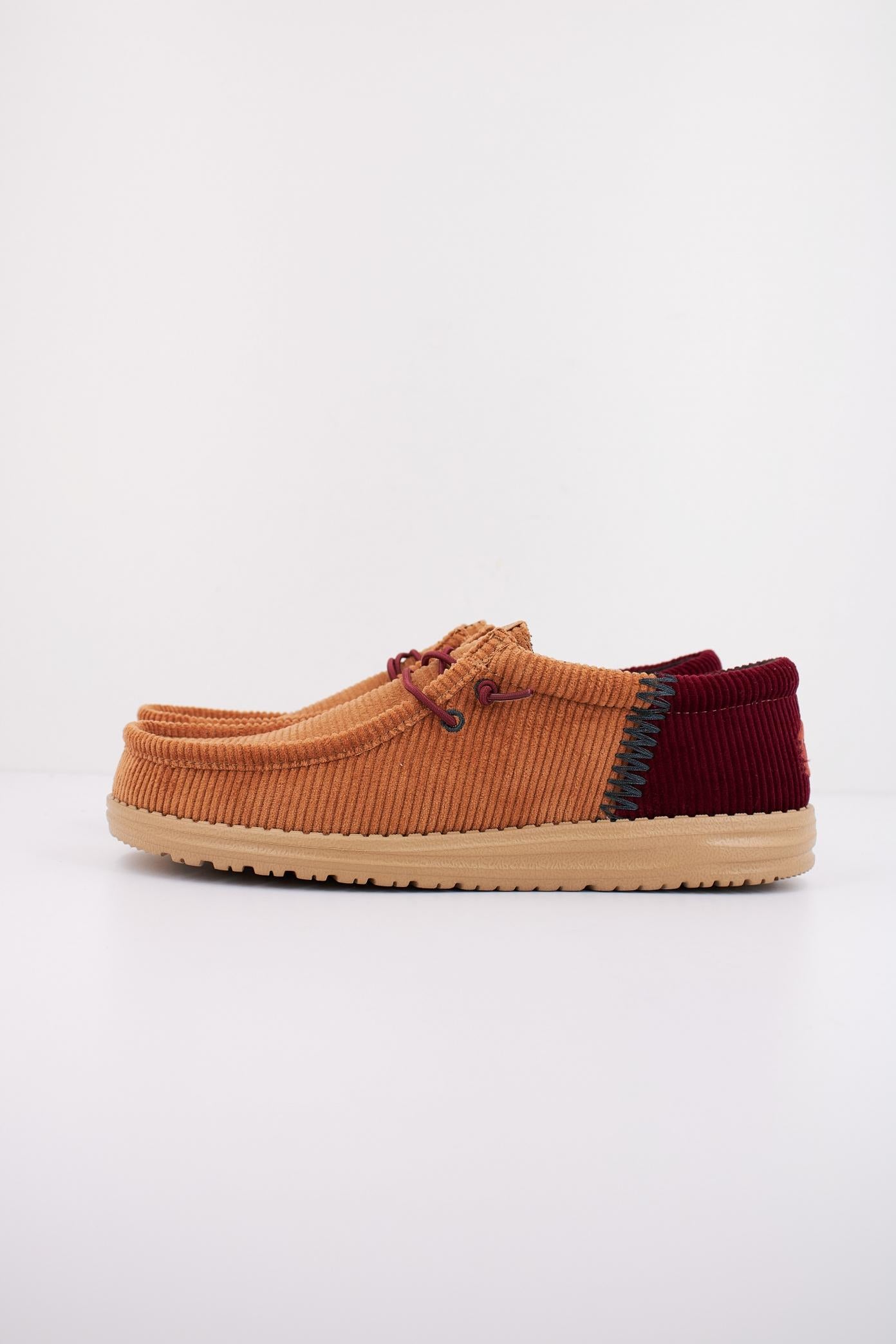 HEY DUDE WALLY FUNK CORDUROY en color MARRON  (1)